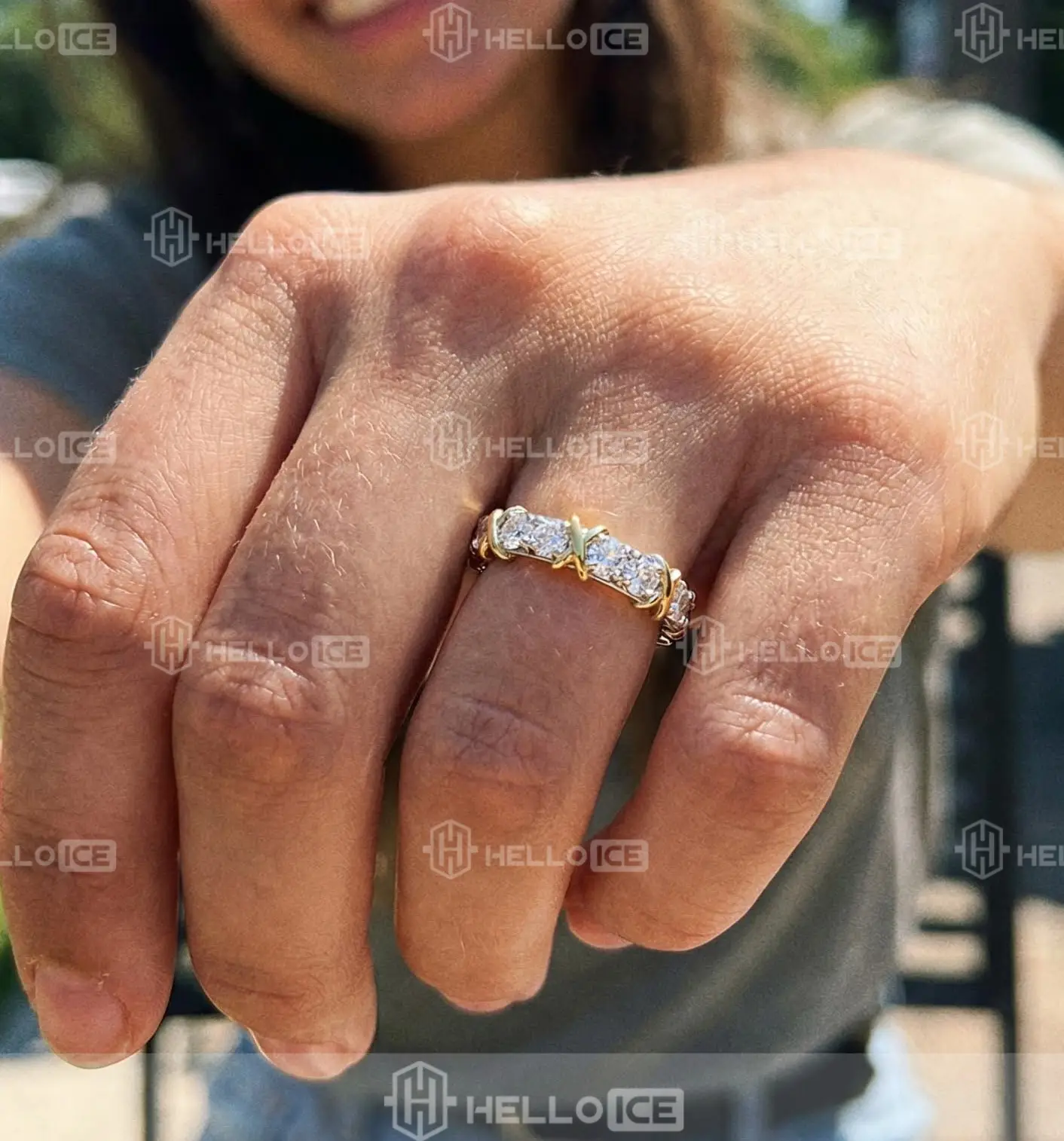 Helloice Review Image