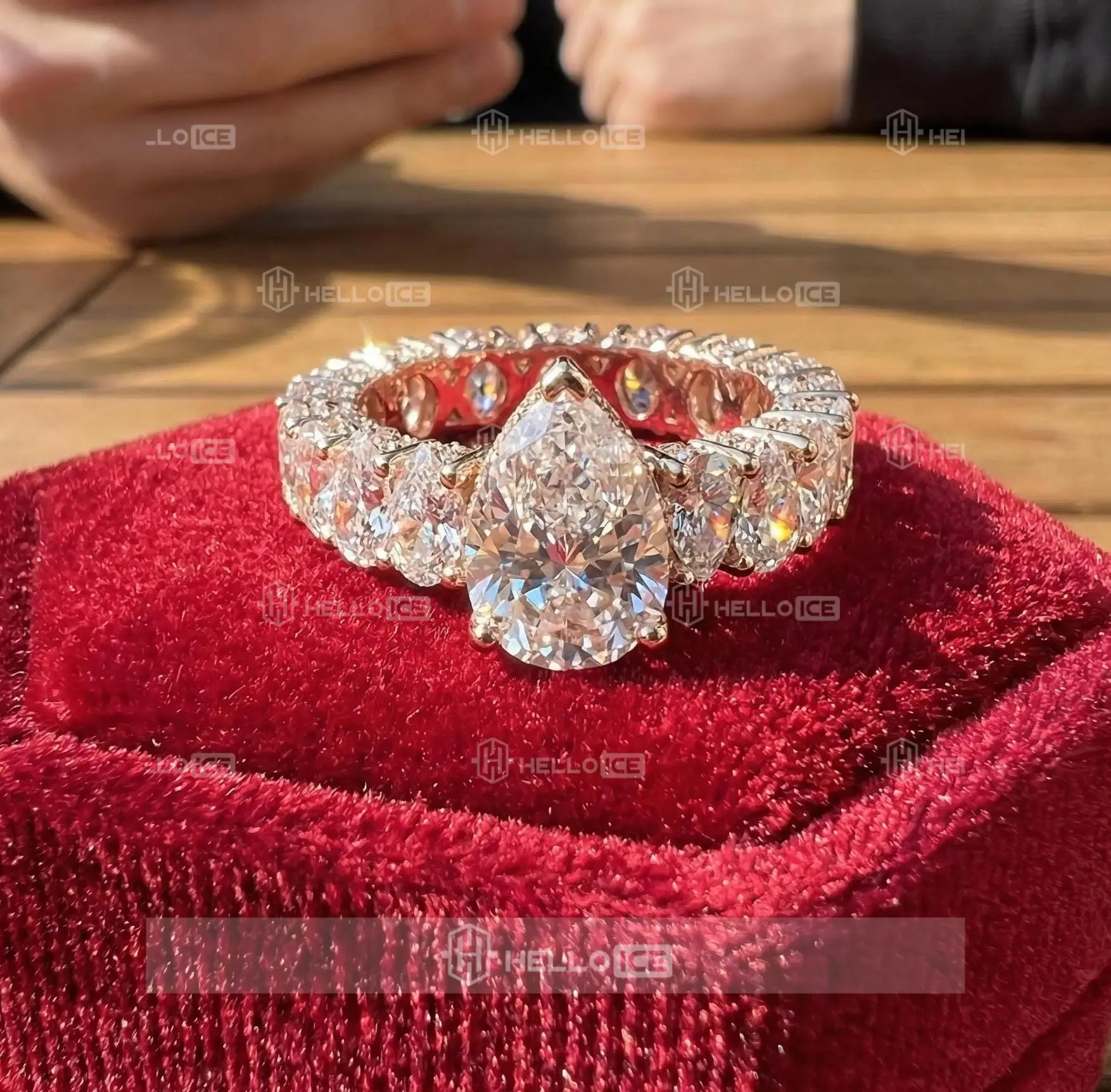 Helloice Review Image