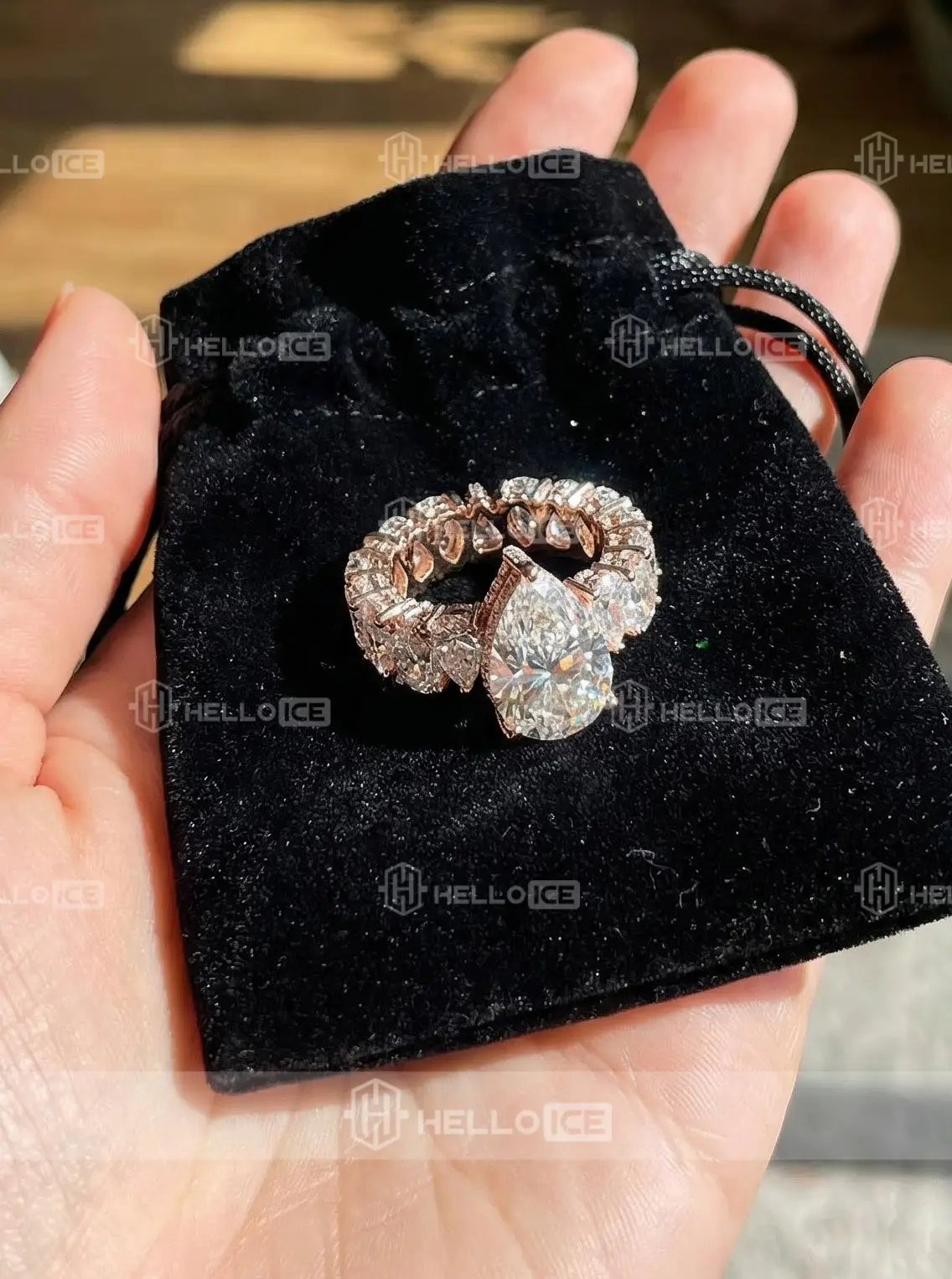 Helloice Review Image