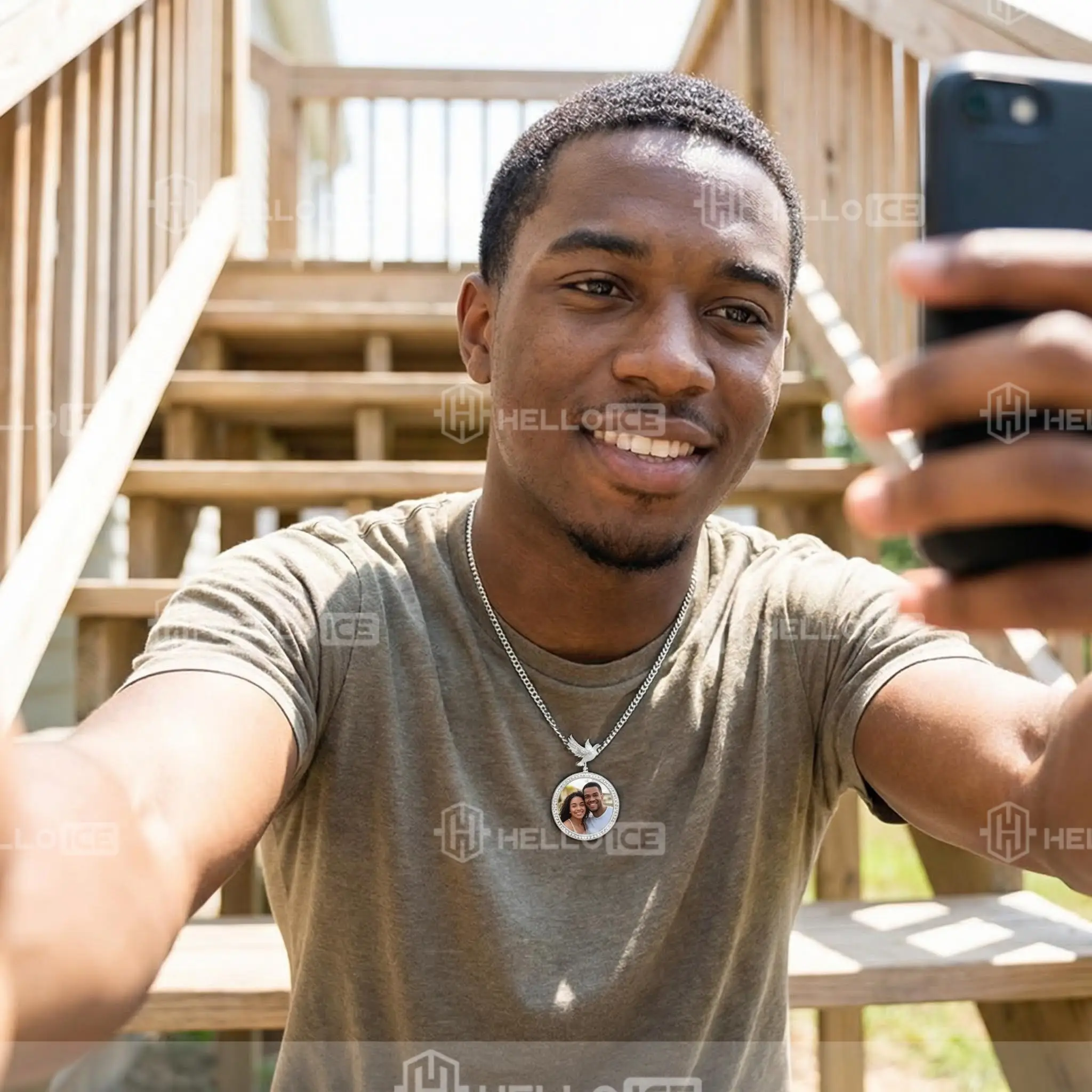 Helloice Review Image