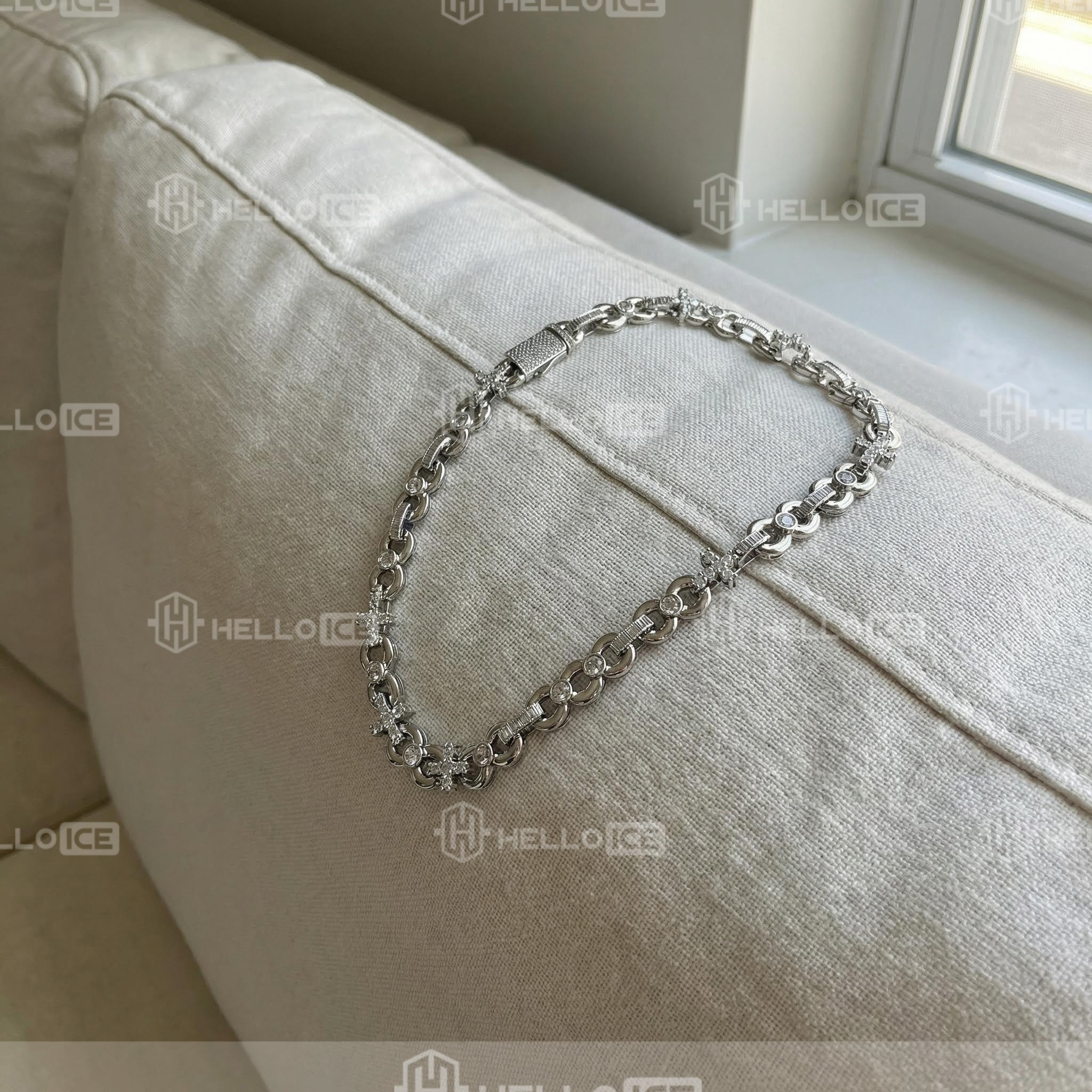 Helloice Review Image