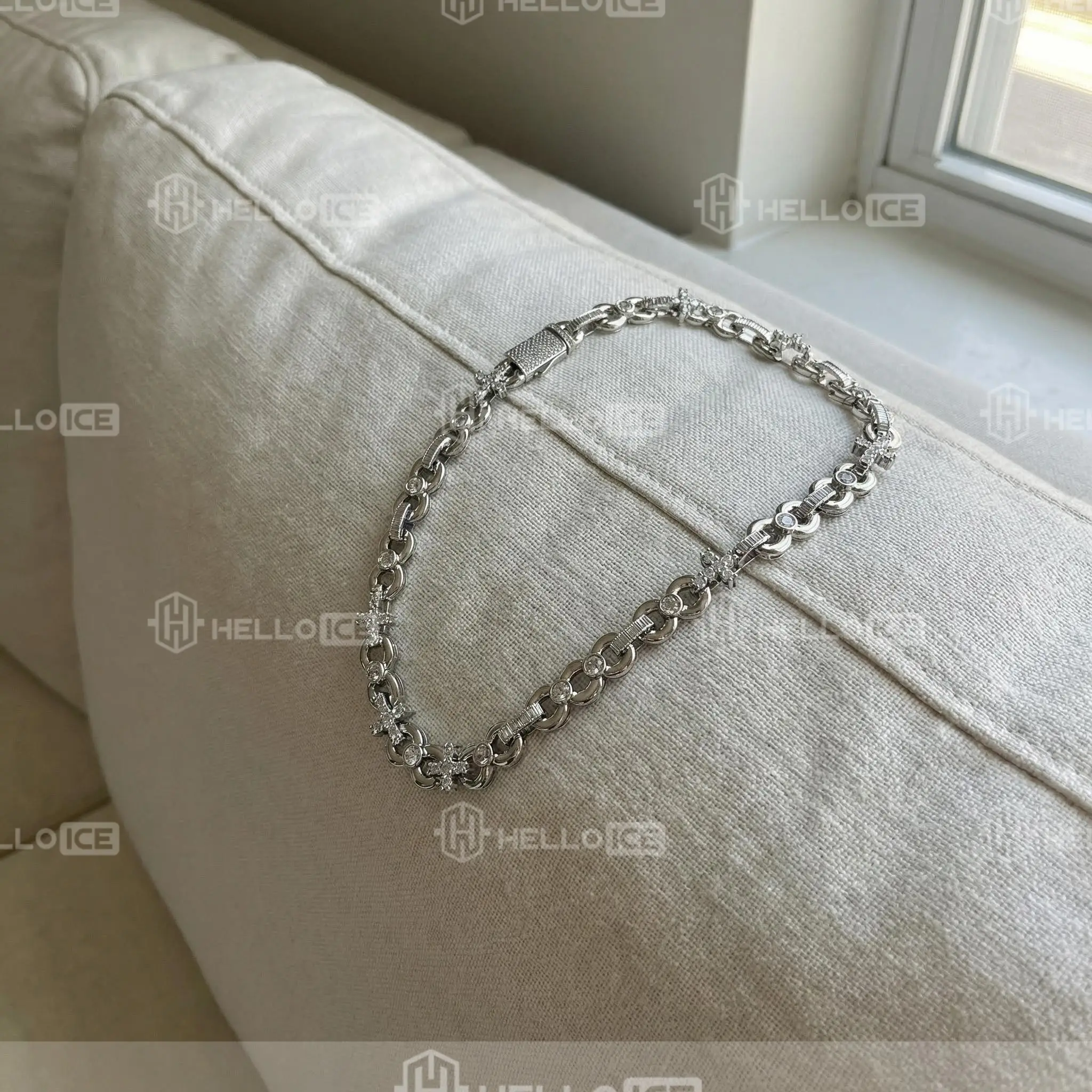 Helloice Review Image