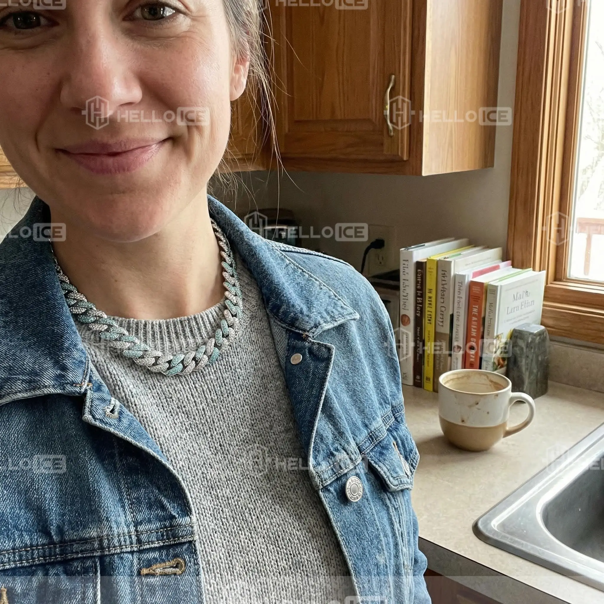 Helloice Review Image