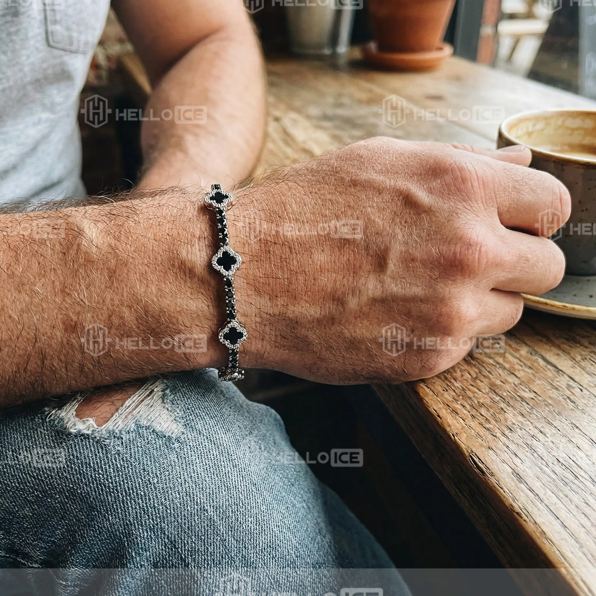 Helloice Review Image