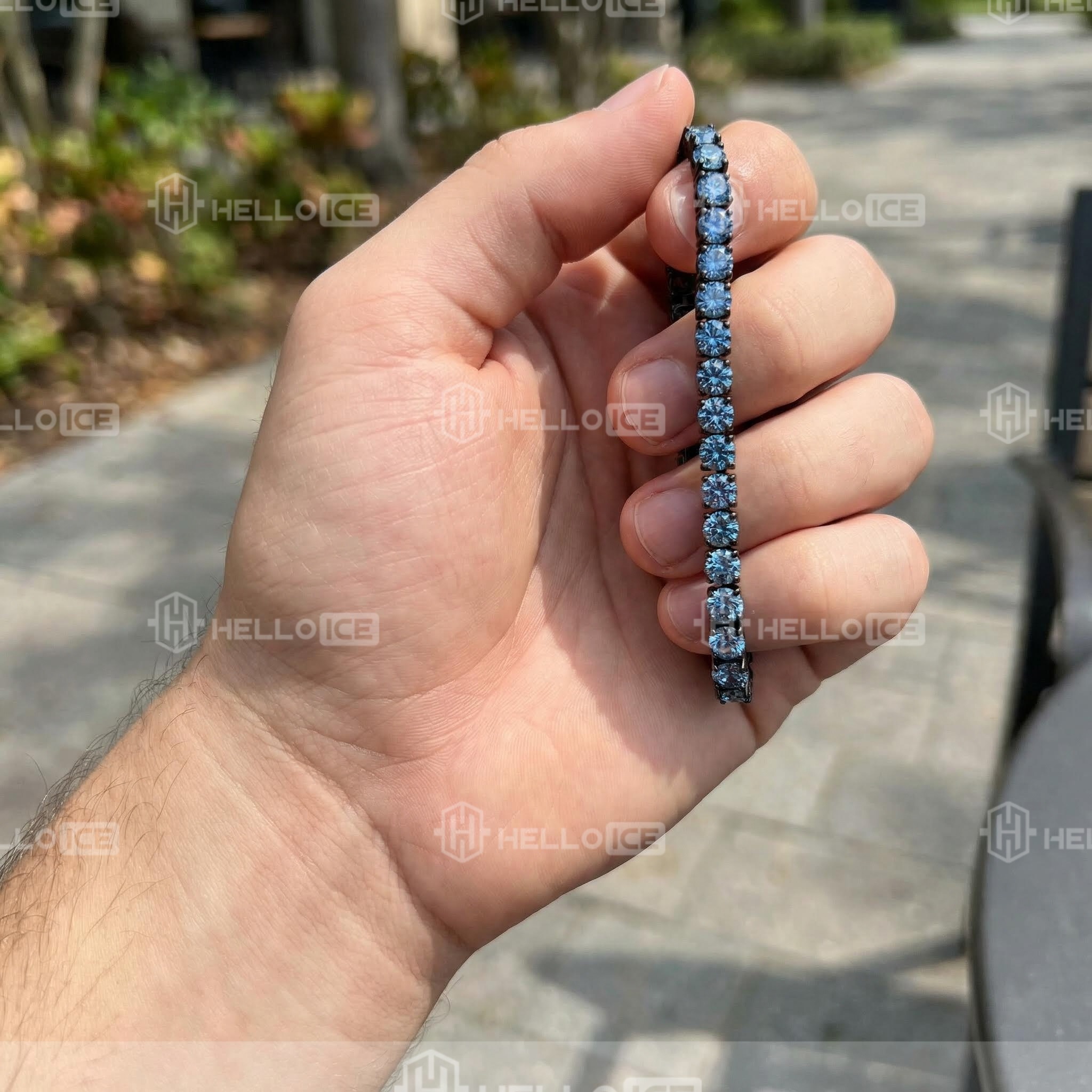 Helloice Review Image