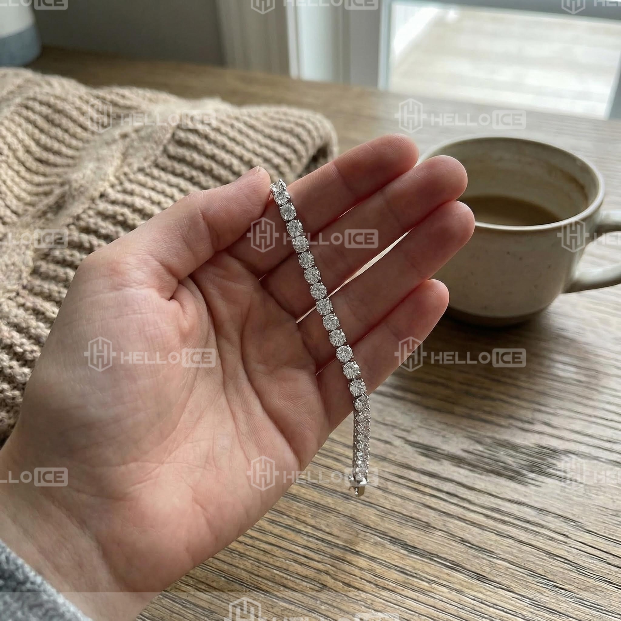 Helloice Review Image