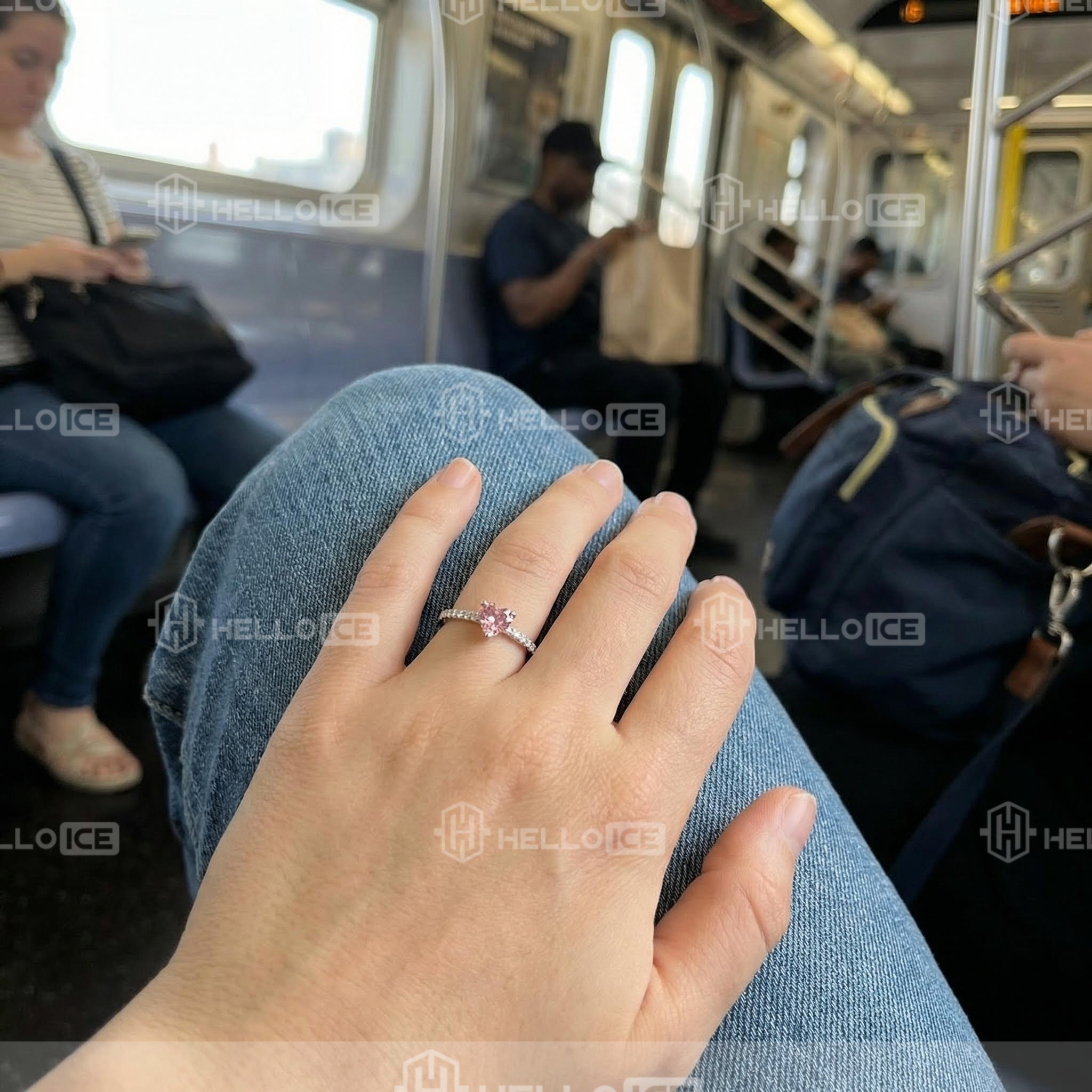 Helloice Review Image