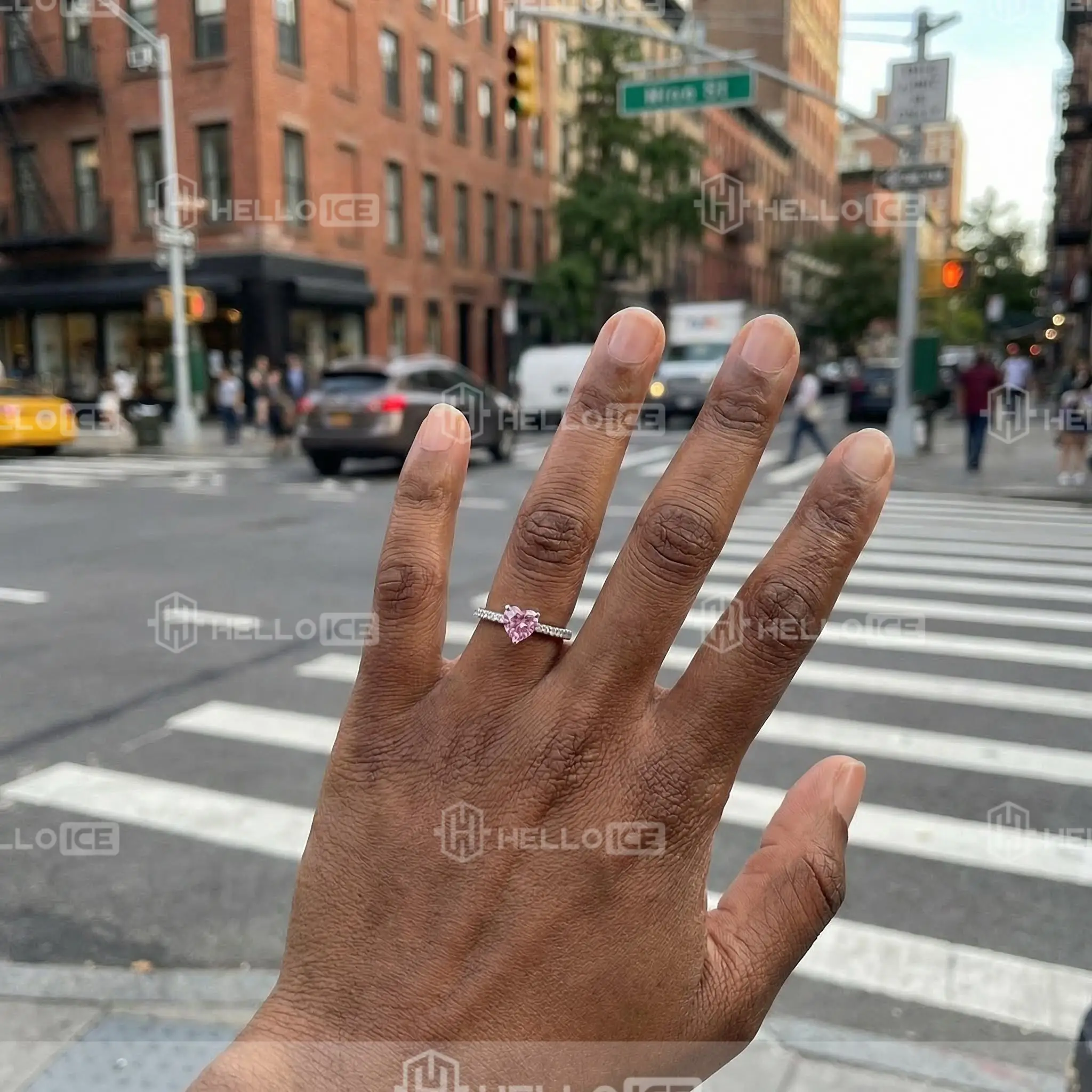 Helloice Review Image