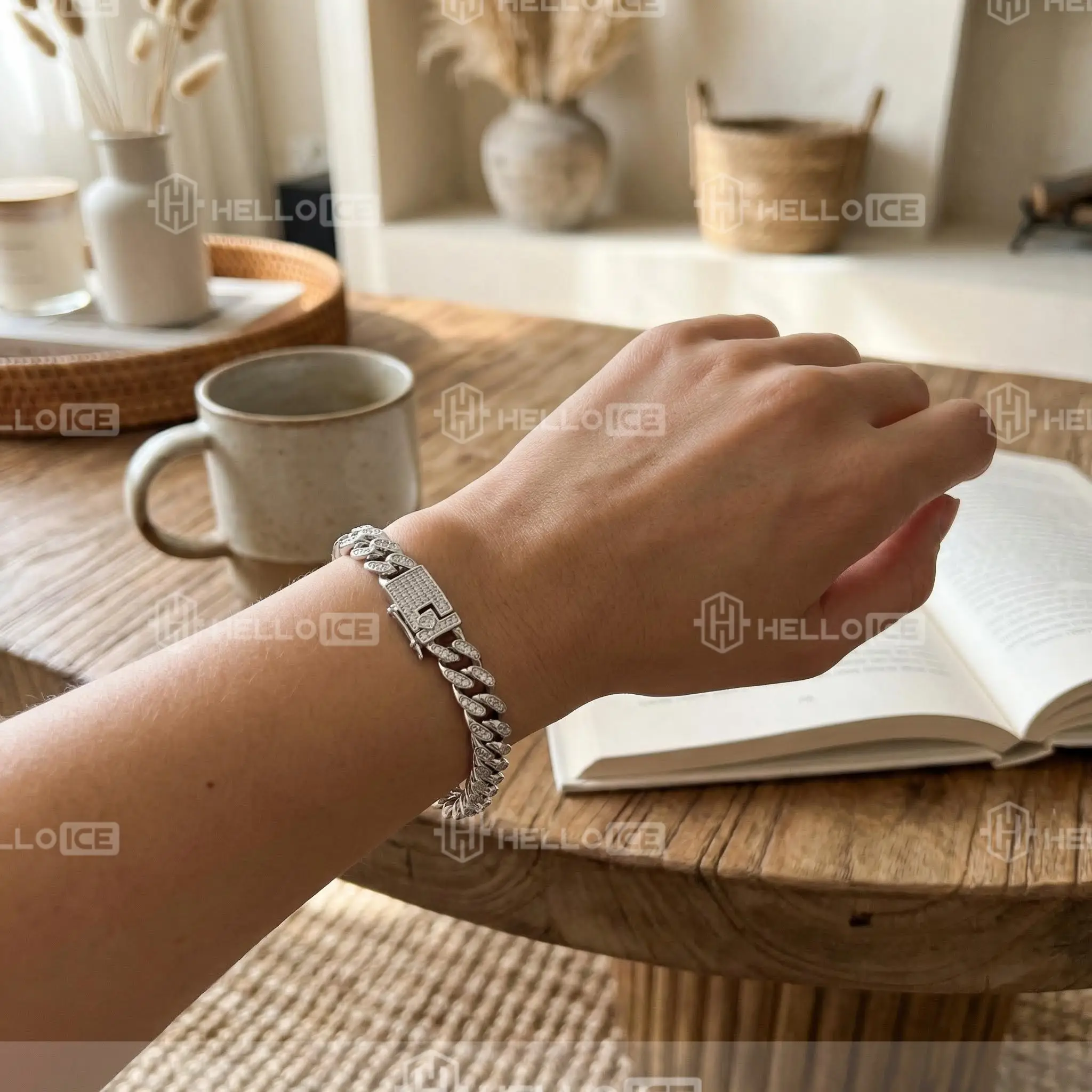 Helloice Review Image