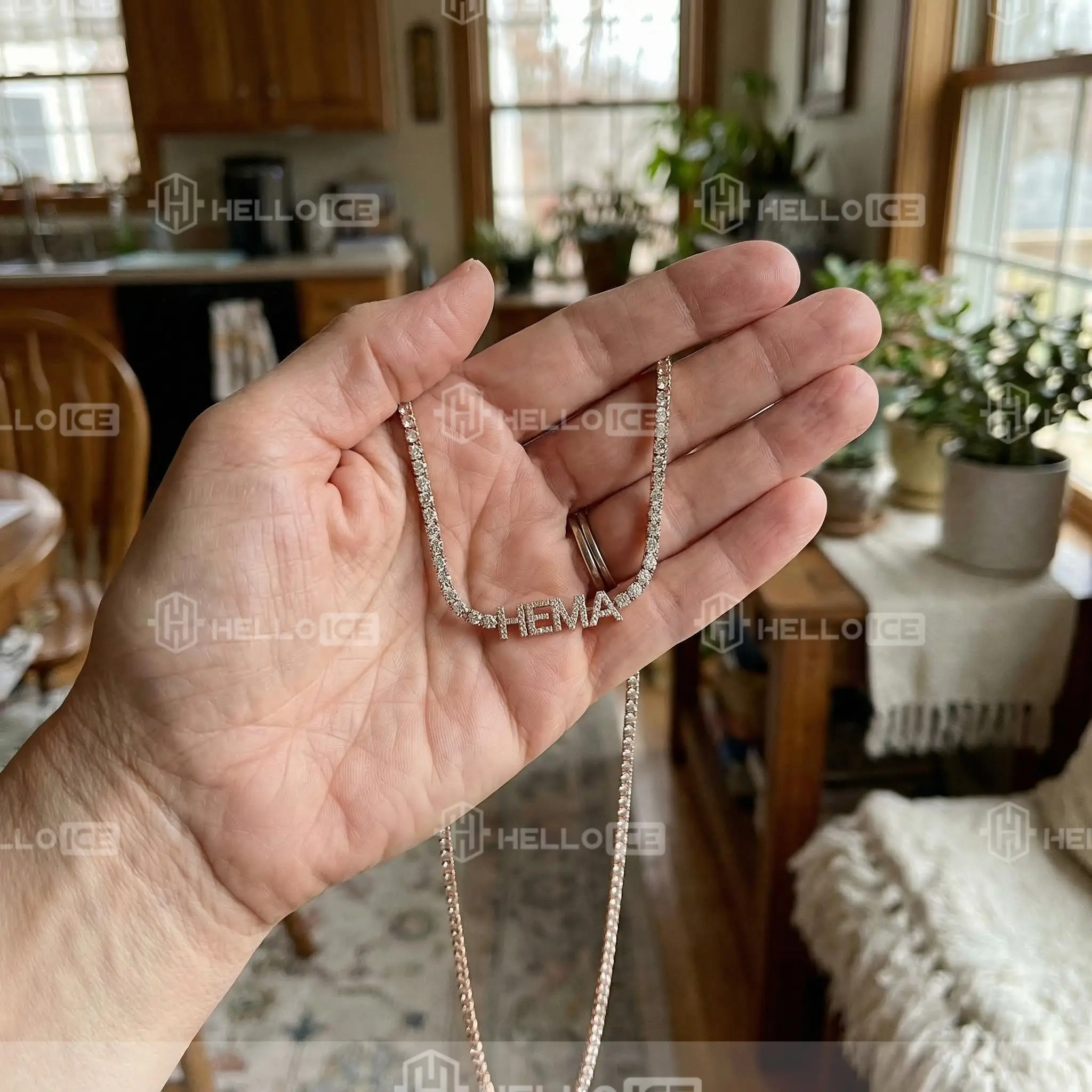 Helloice Review Image