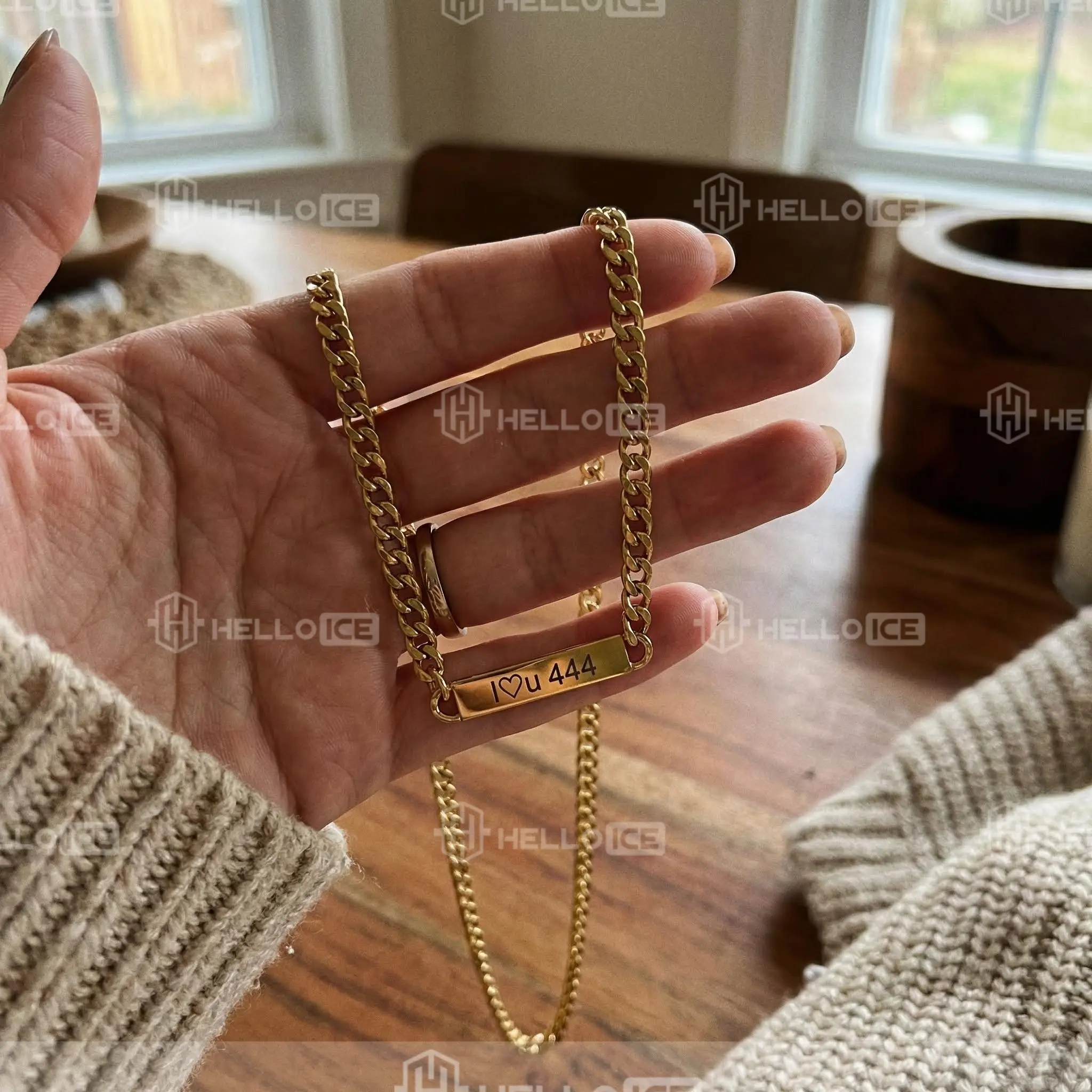 Helloice Review Image