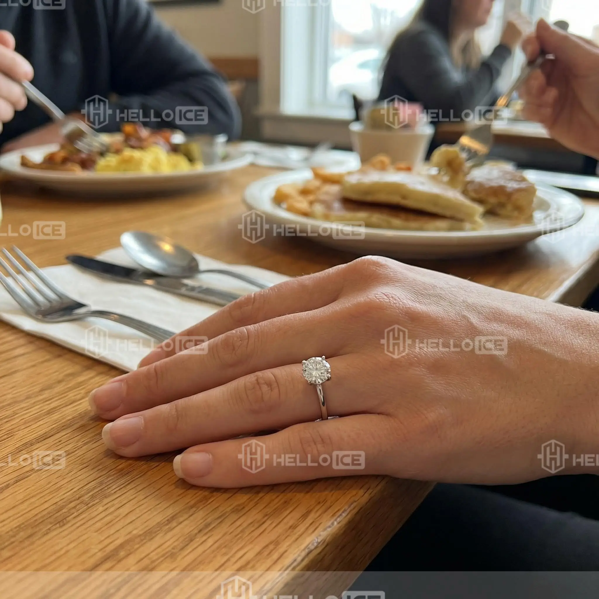 Helloice Review Image