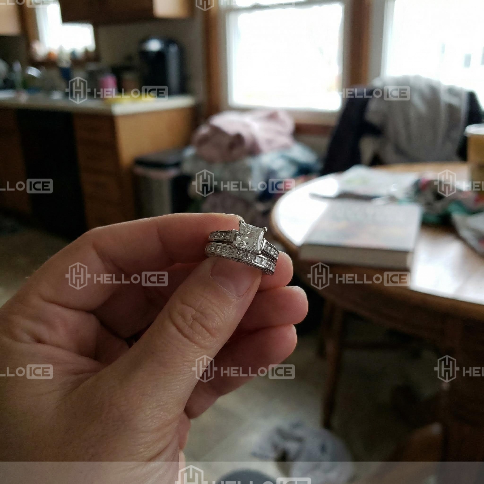 Helloice Review Image