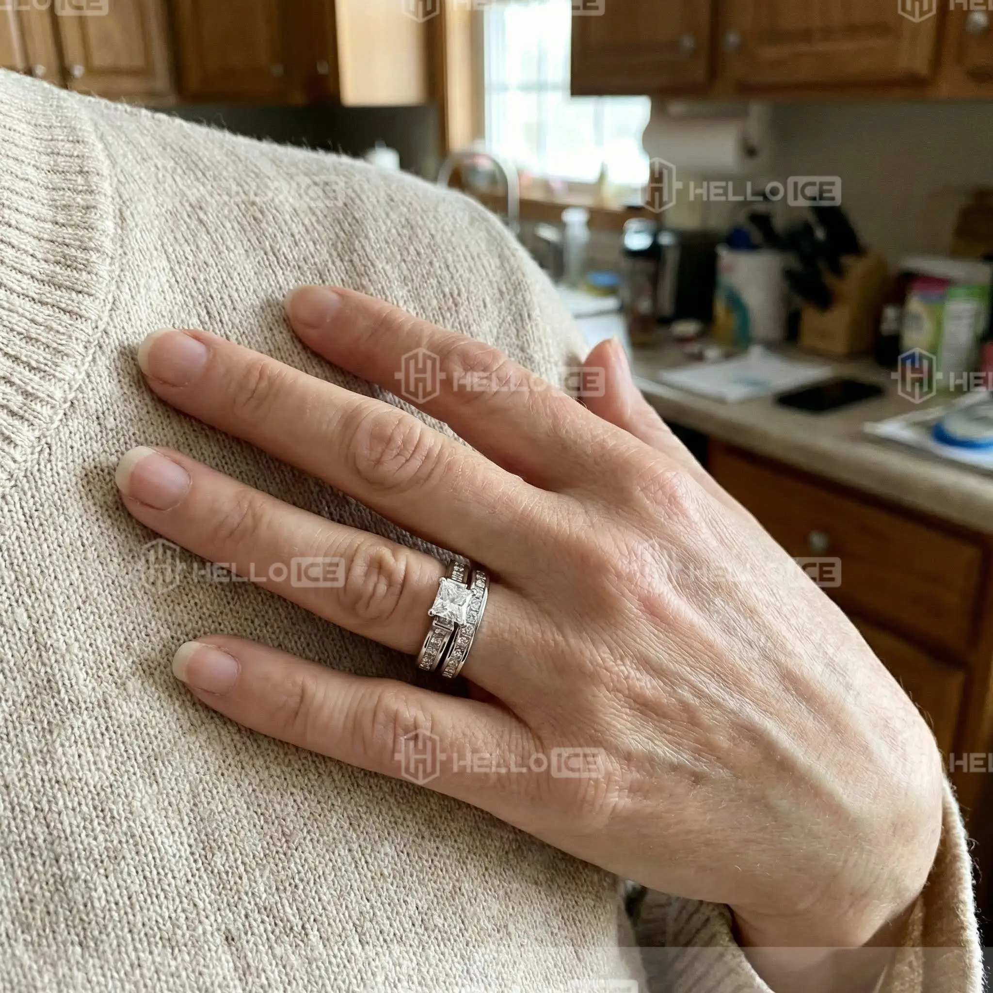 Helloice Review Image