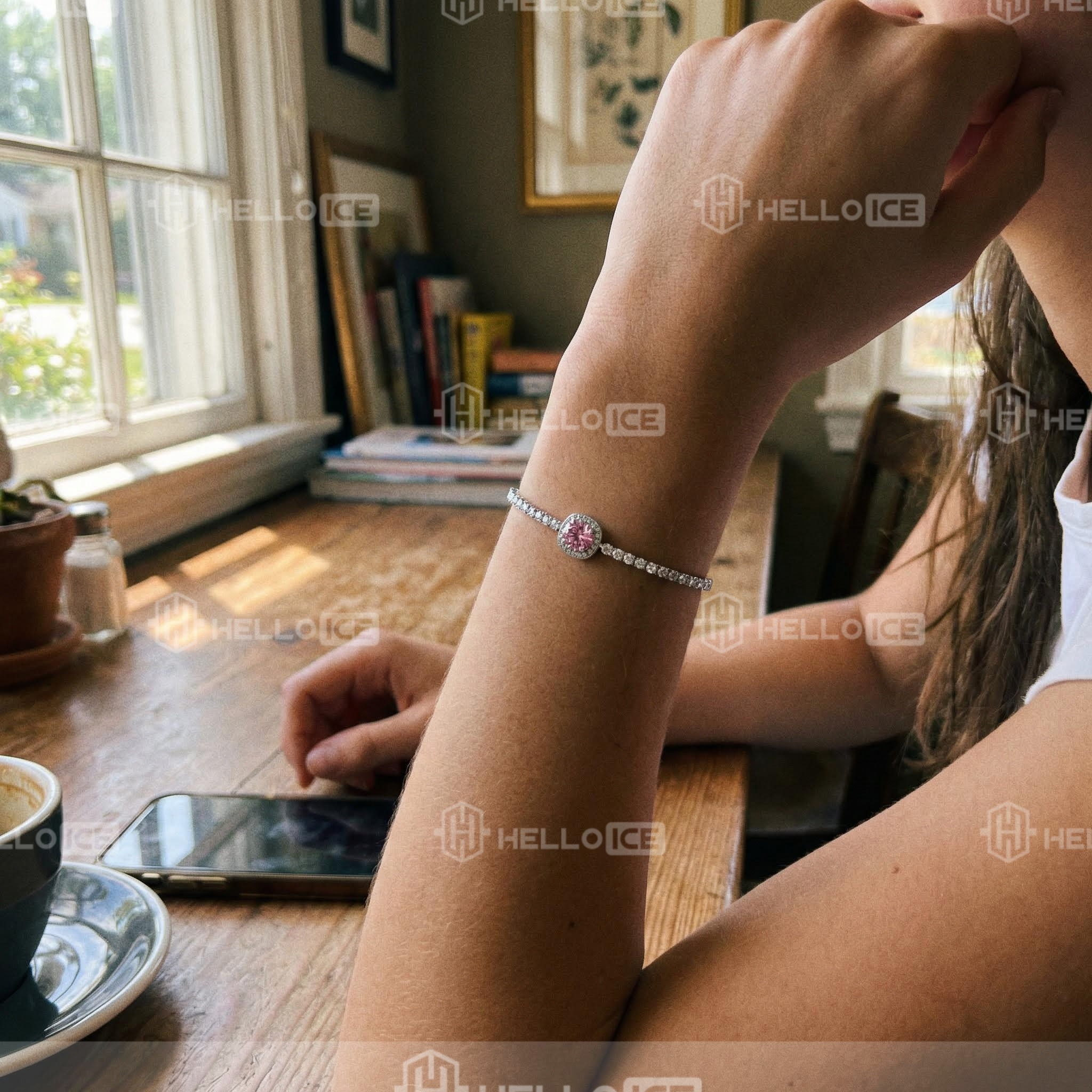 Helloice Review Image