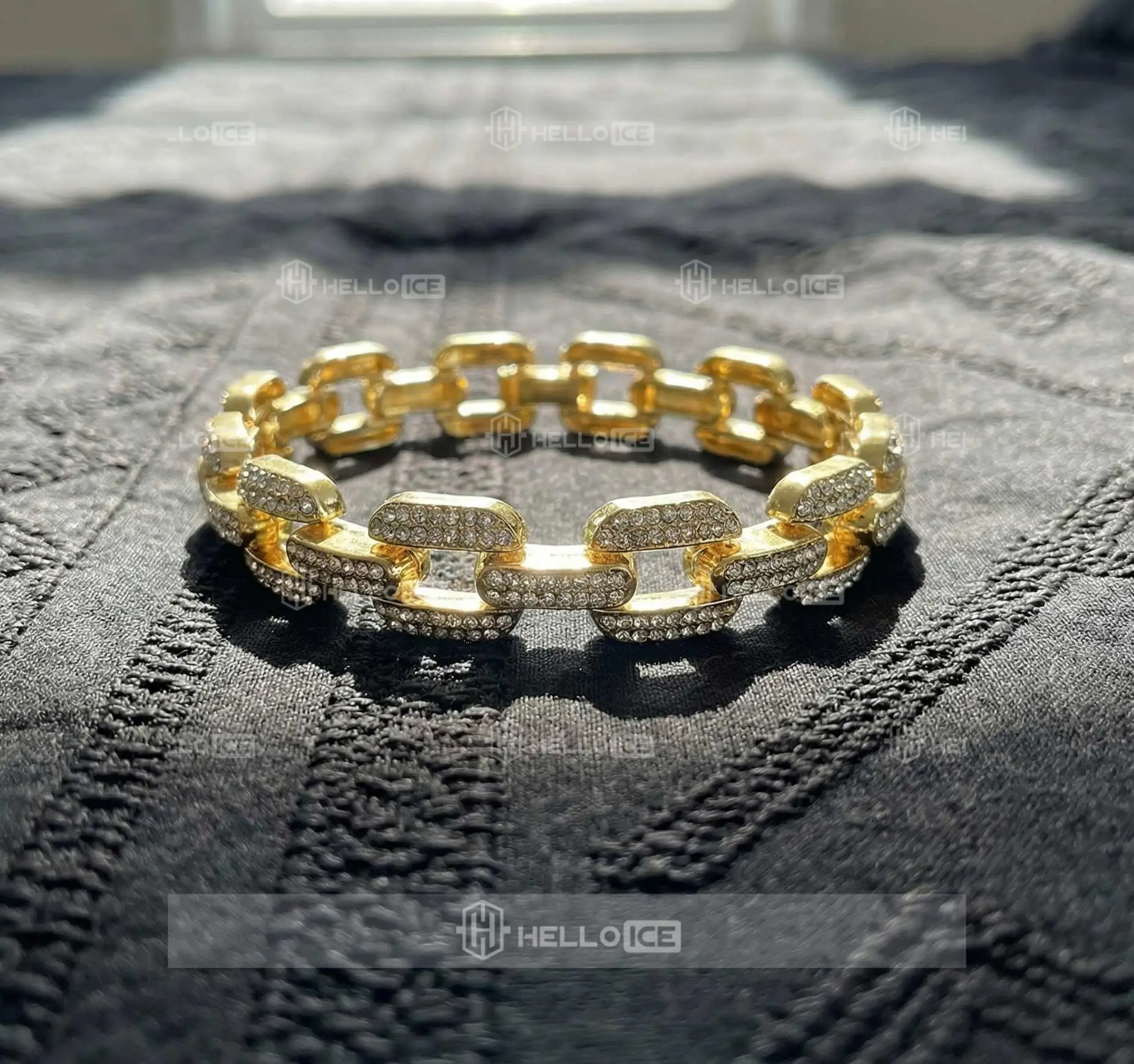 Helloice Review Image