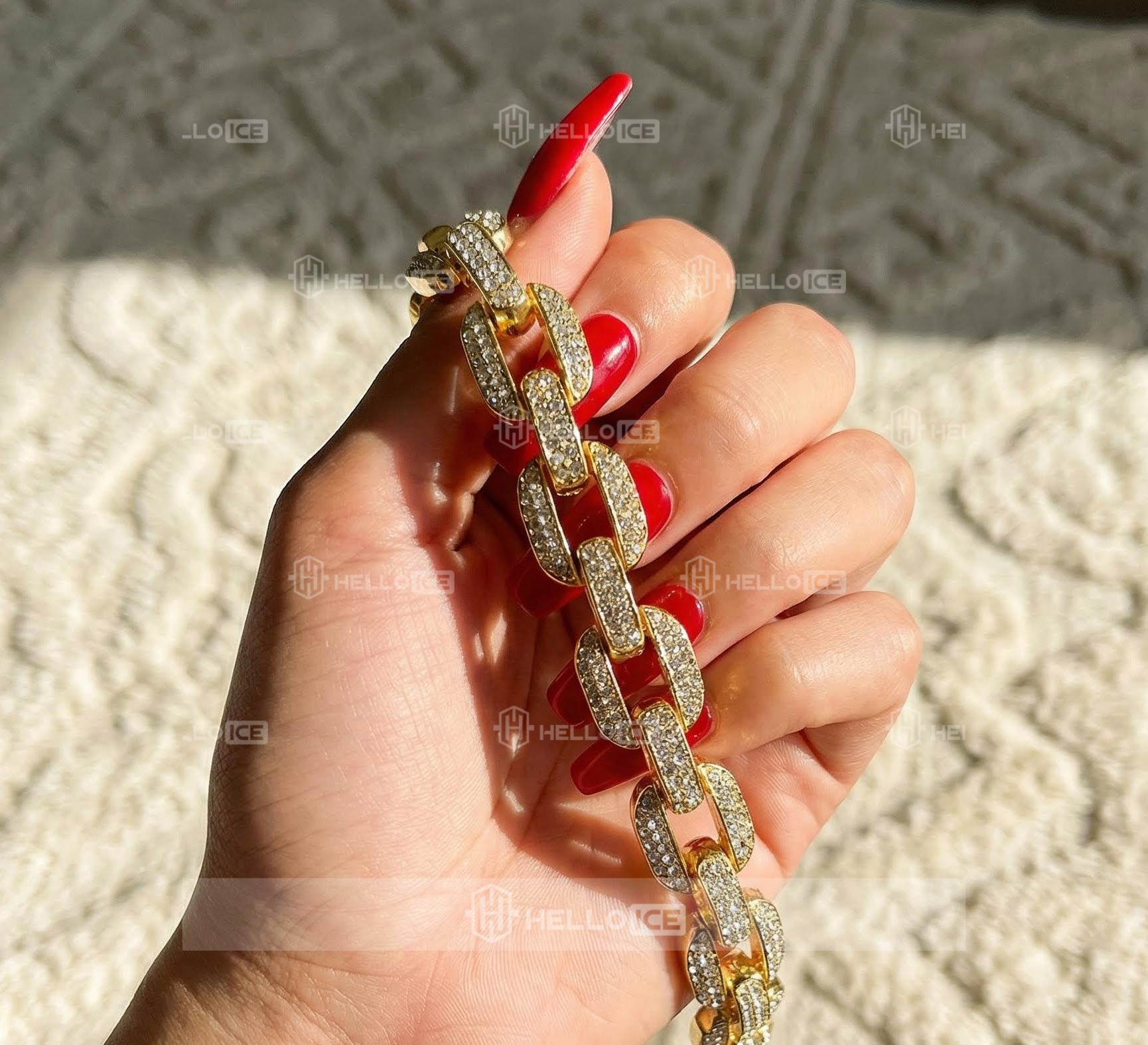 Helloice Review Image