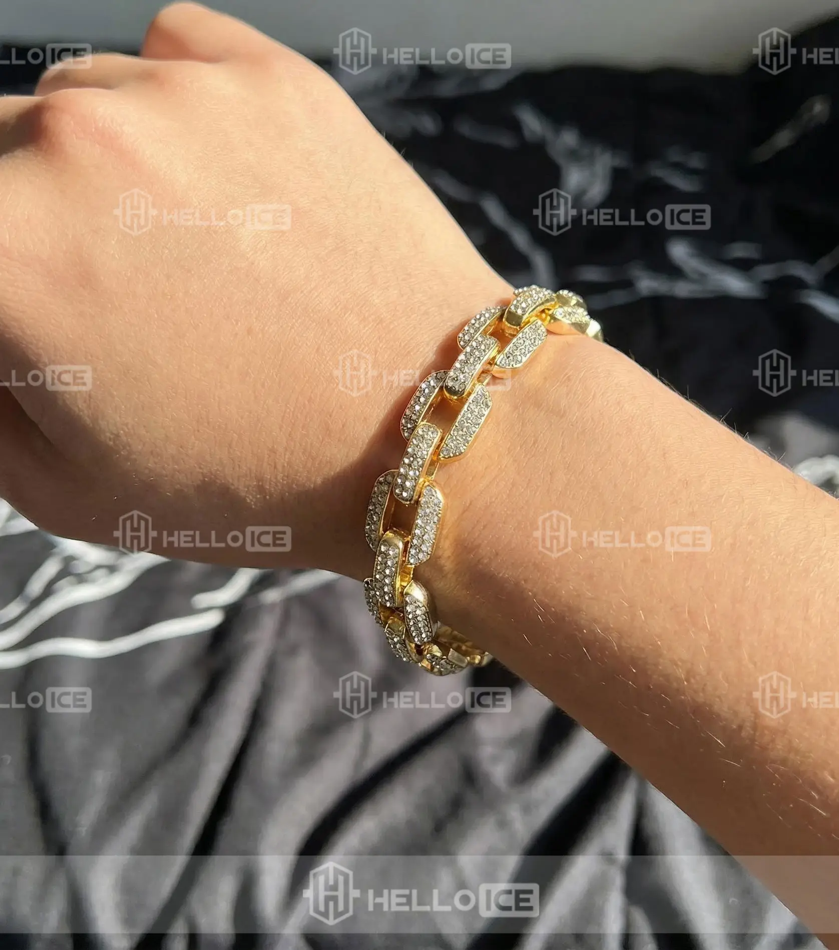 Helloice Review Image