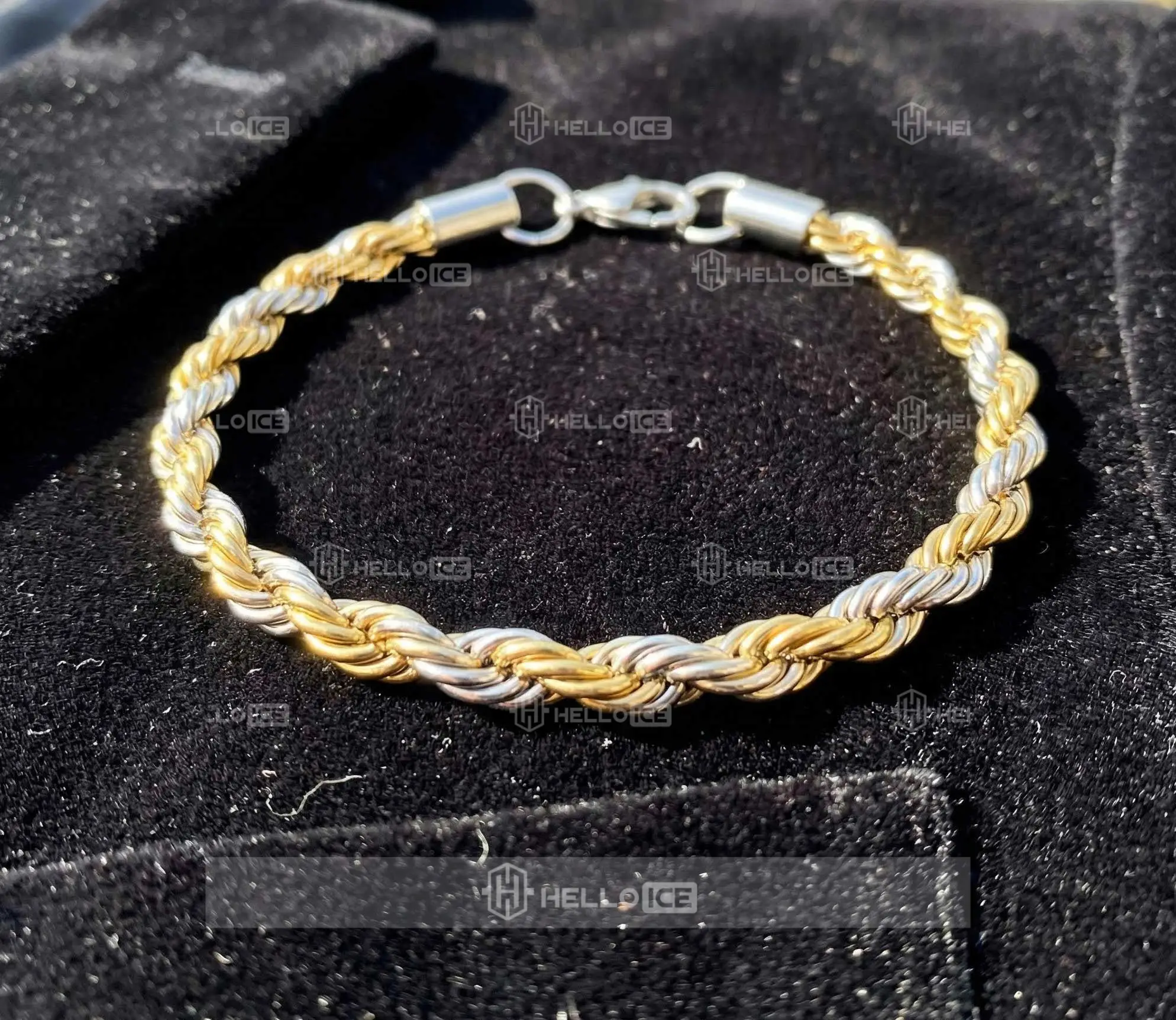 Helloice Review Image