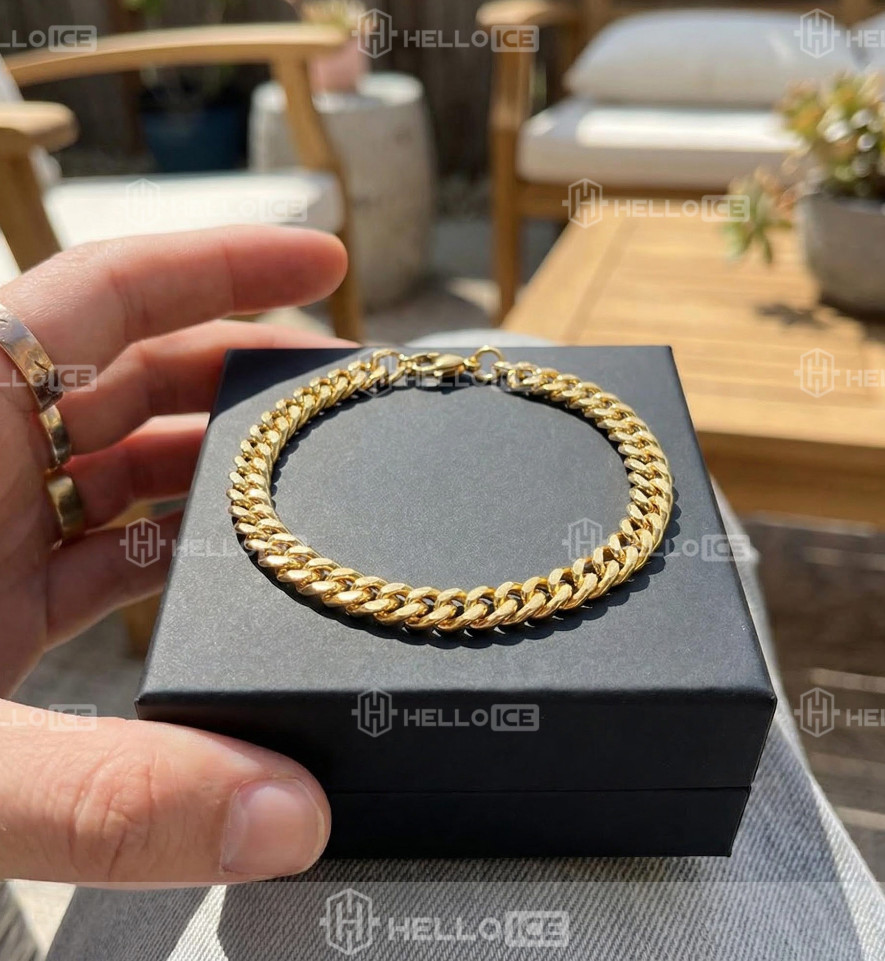 Helloice Review Image