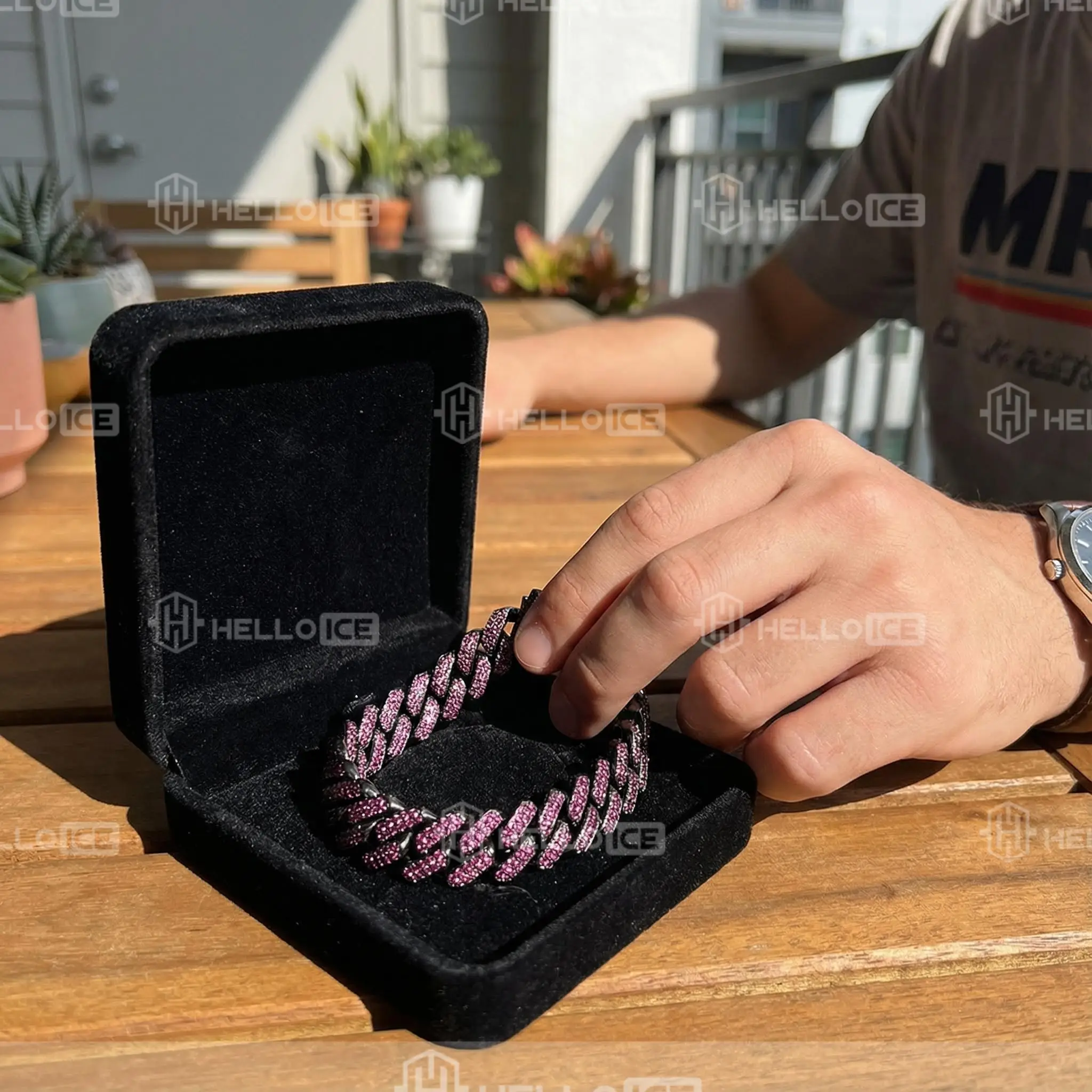 Helloice Review Image