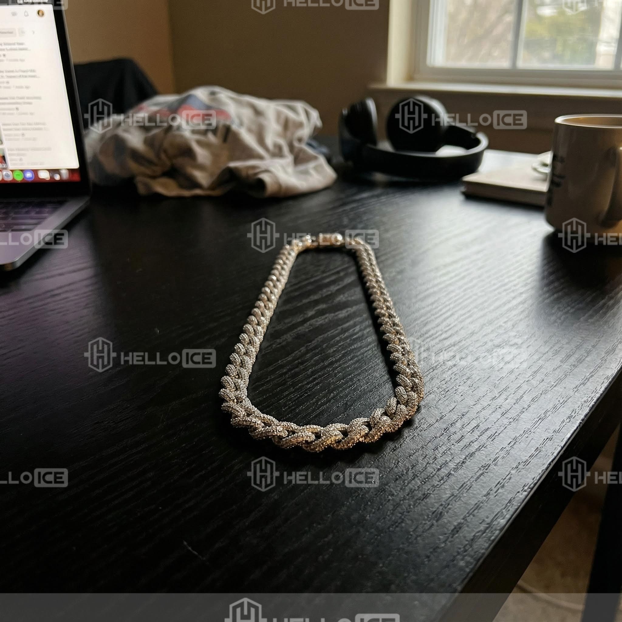 Helloice Review Image