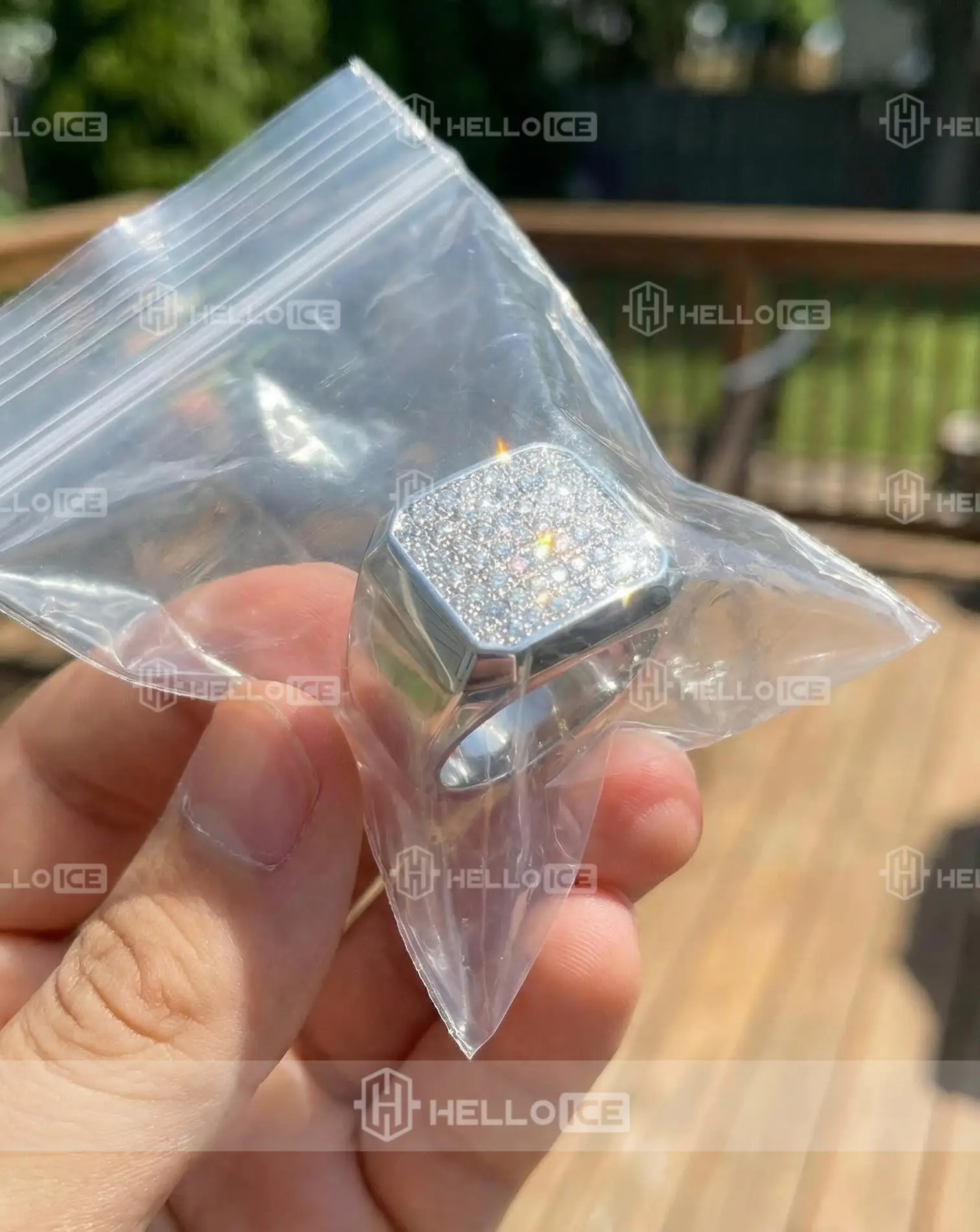 Helloice Review Image