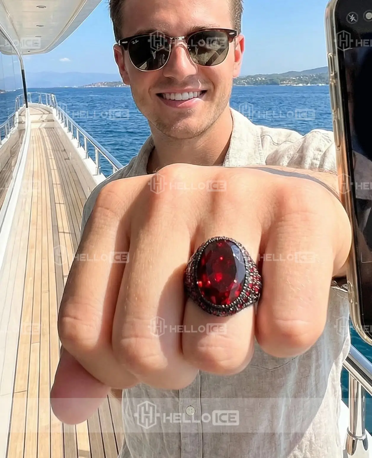 Helloice Review Image