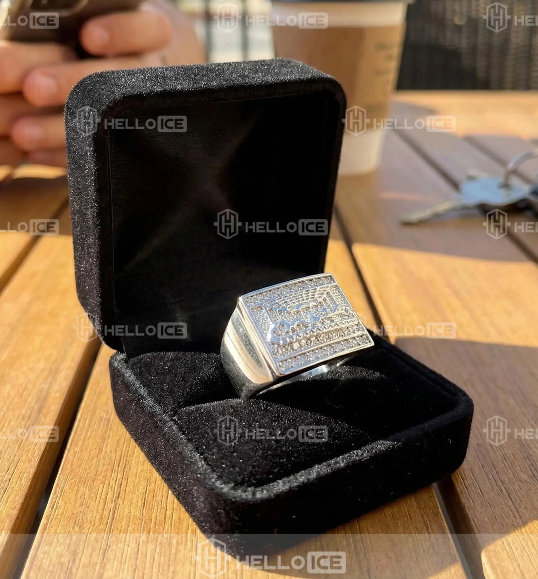 Helloice Review Image