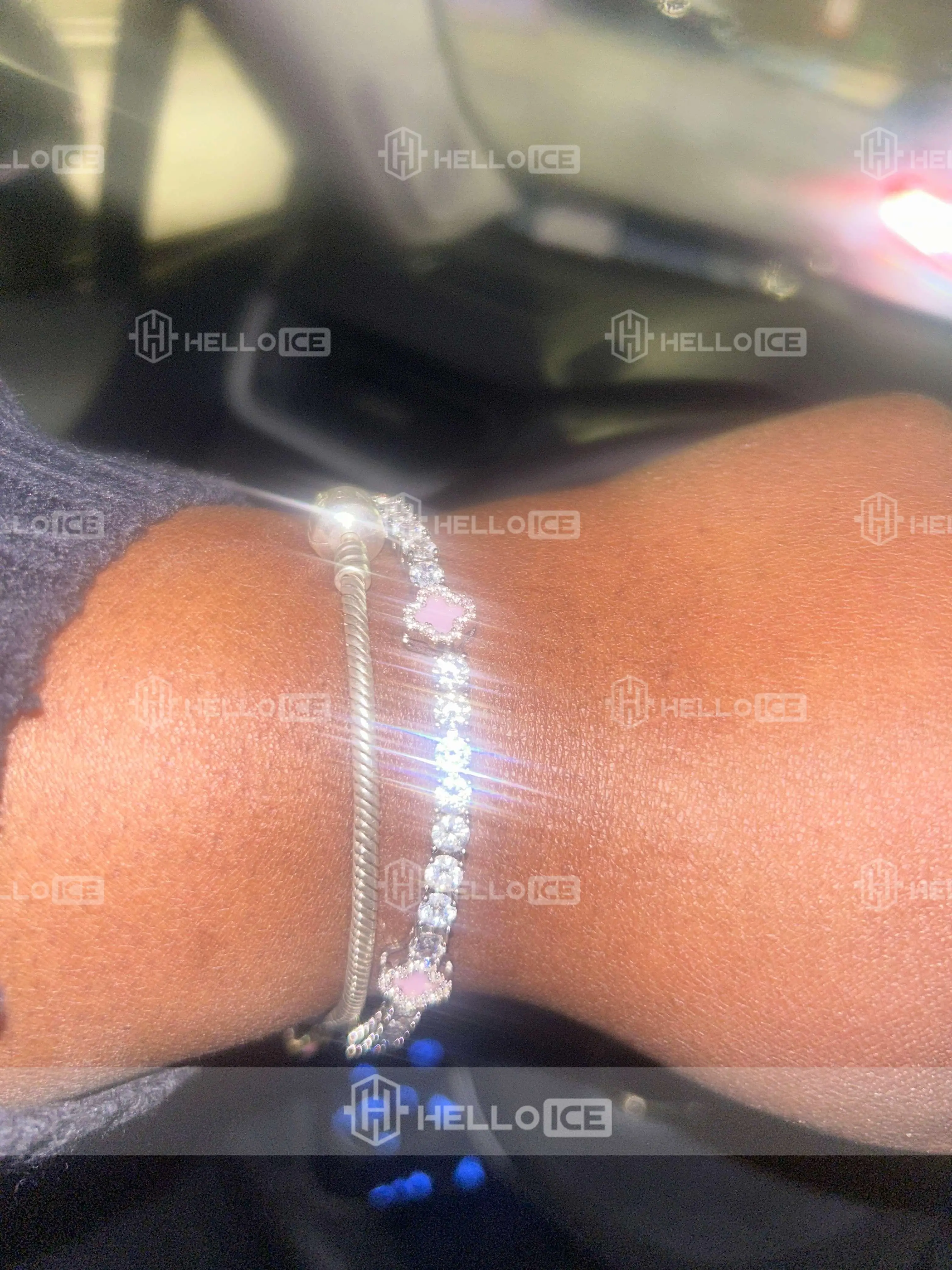 Helloice Review Image