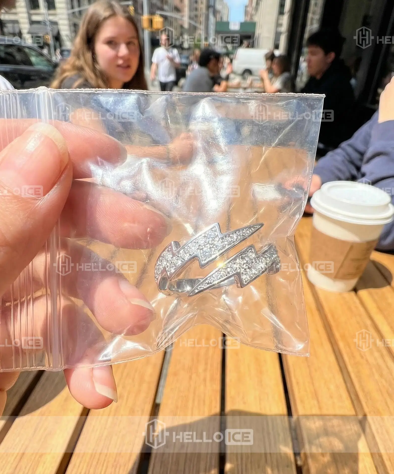 Helloice Review Image