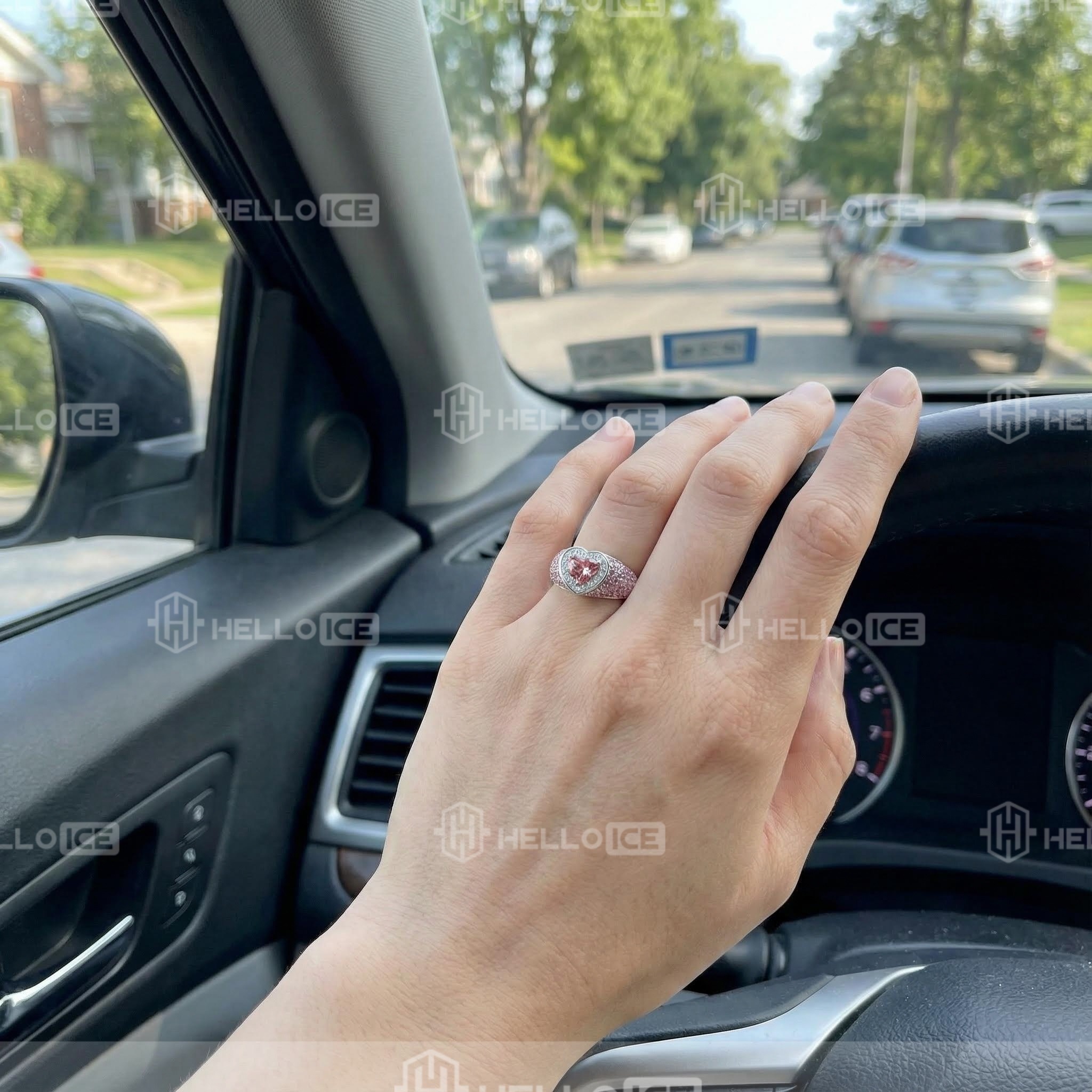 Helloice Review Image