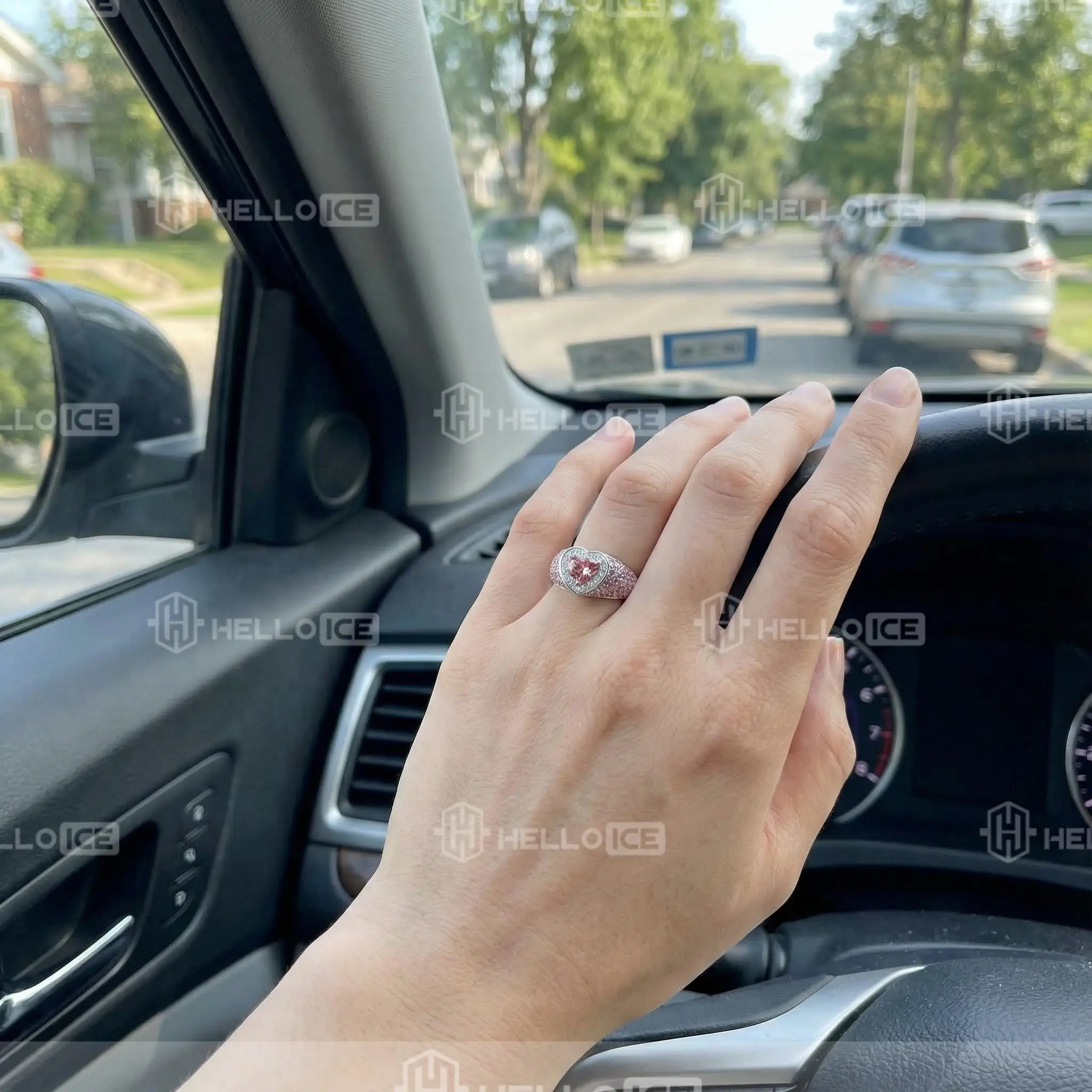 Helloice Review Image