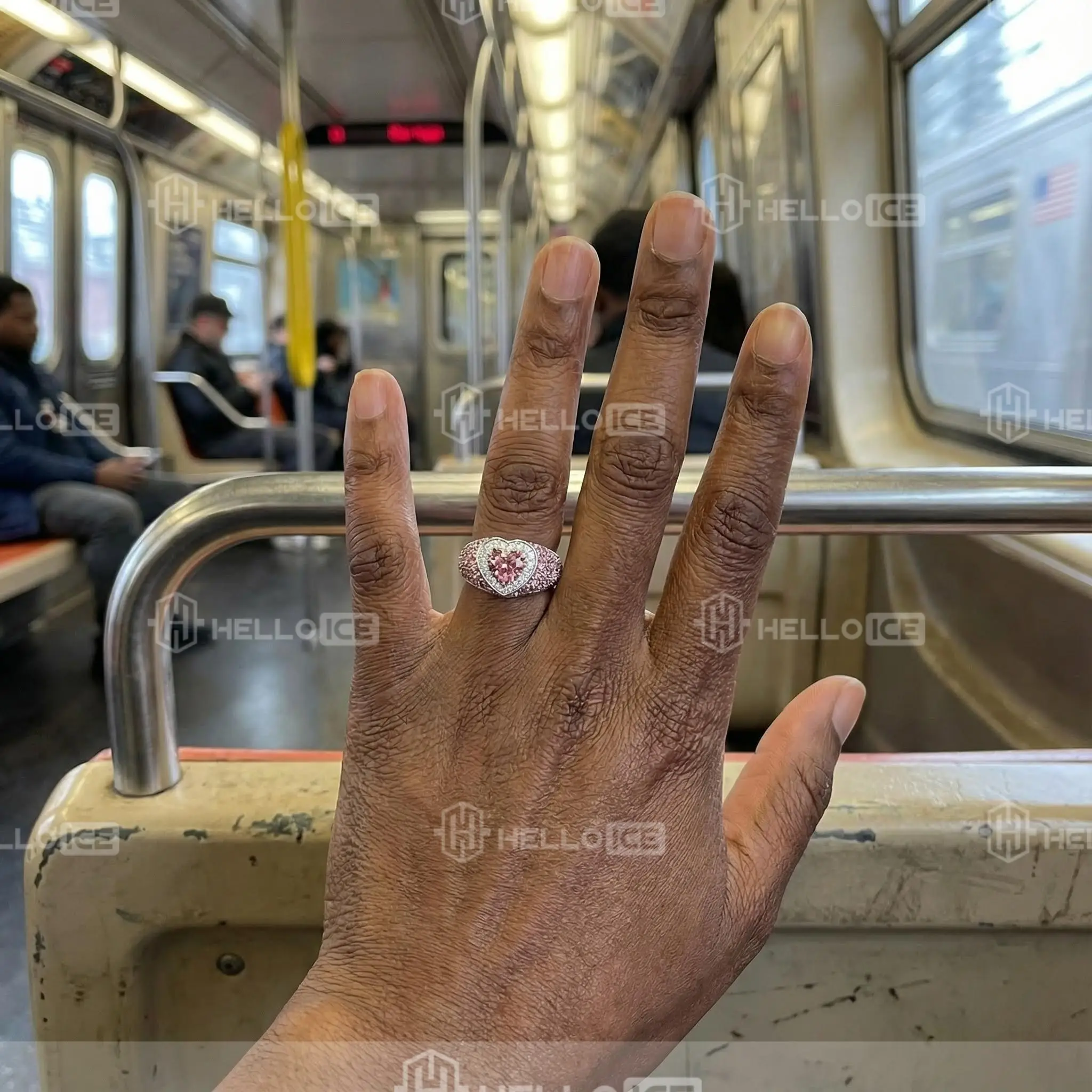 Helloice Review Image