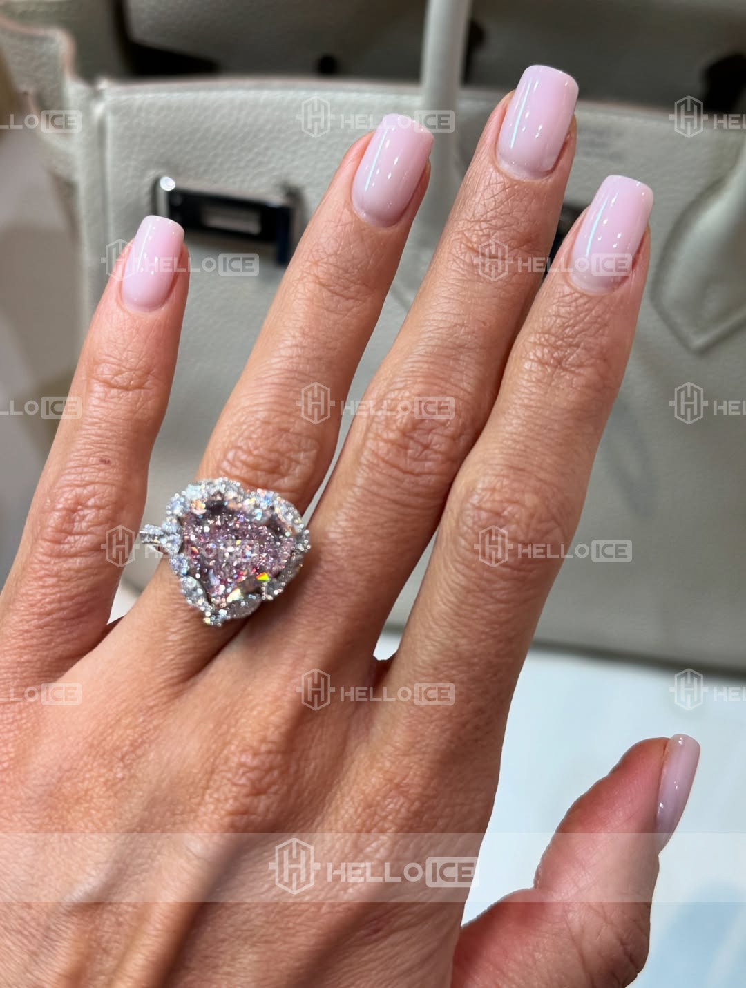 Helloice Review Image