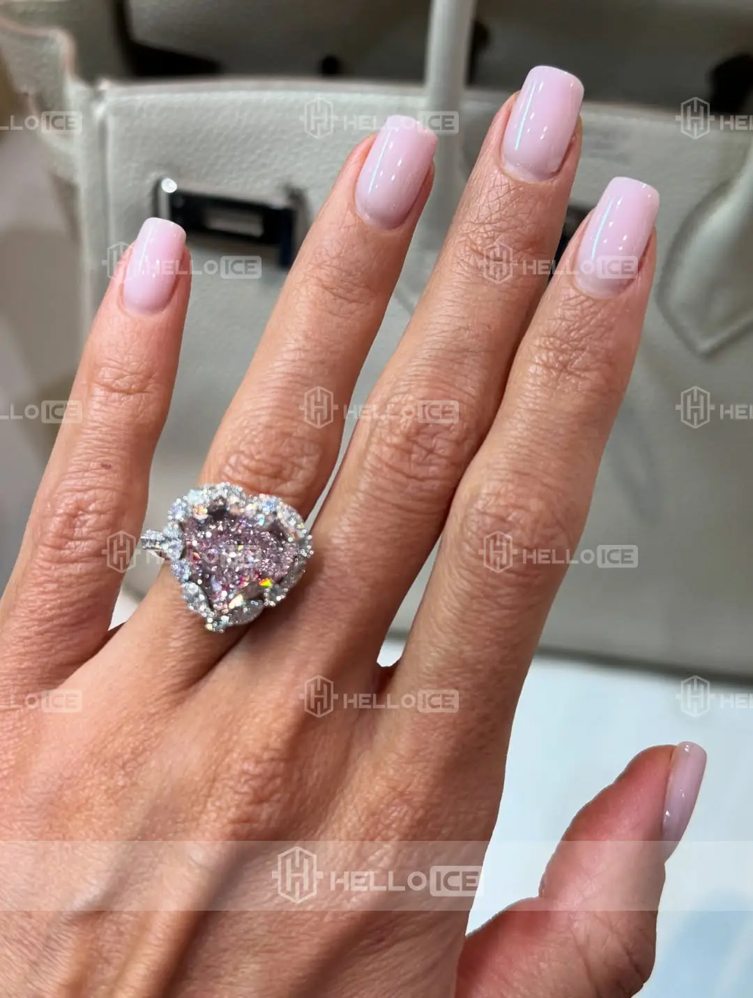 Helloice Review Image