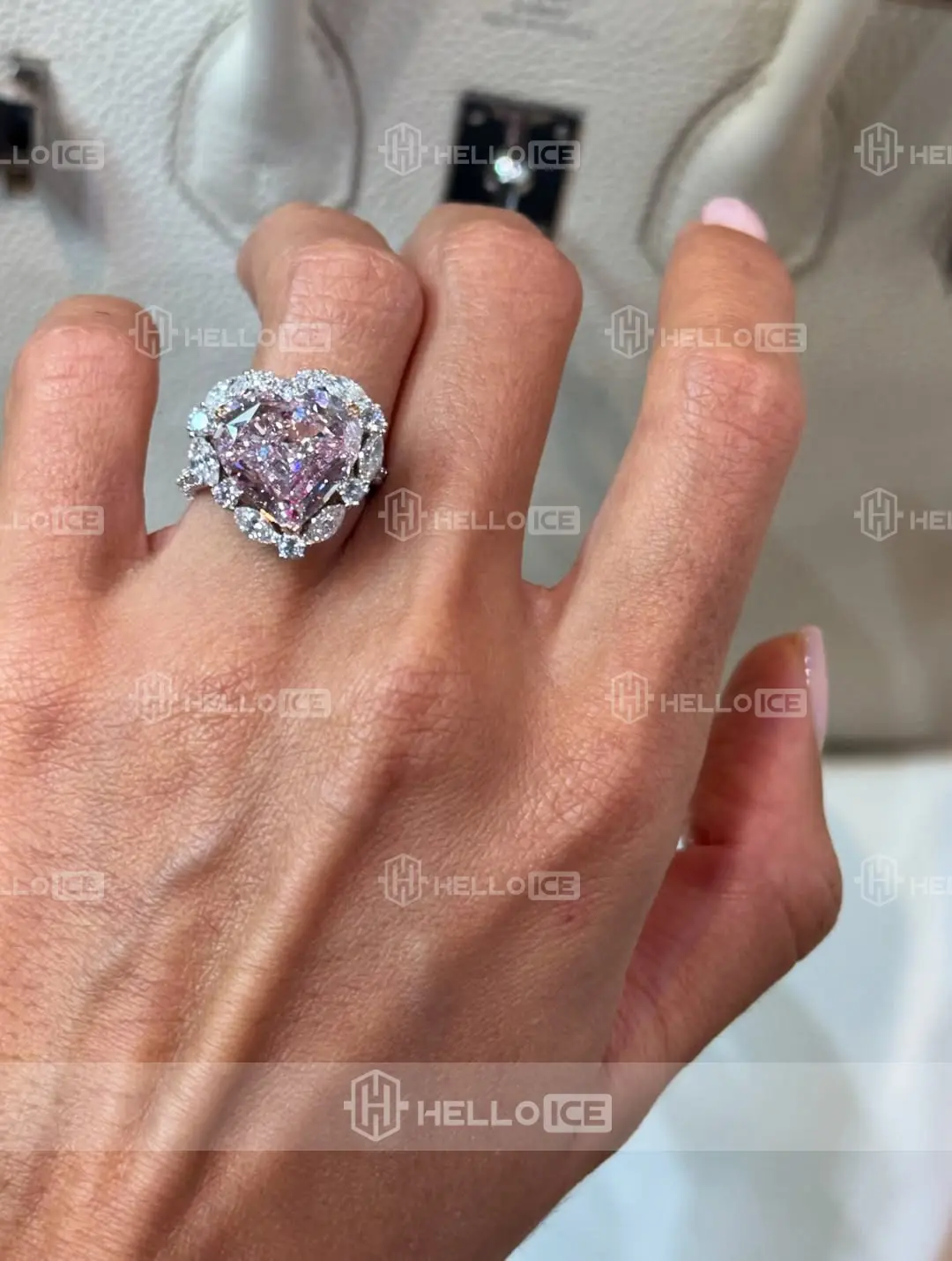 Helloice Review Image