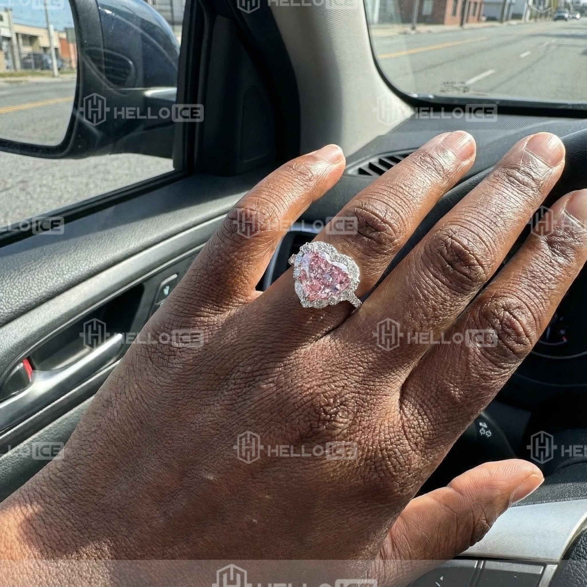 Helloice Review Image