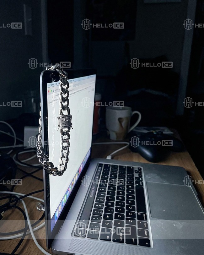 Helloice Review Image