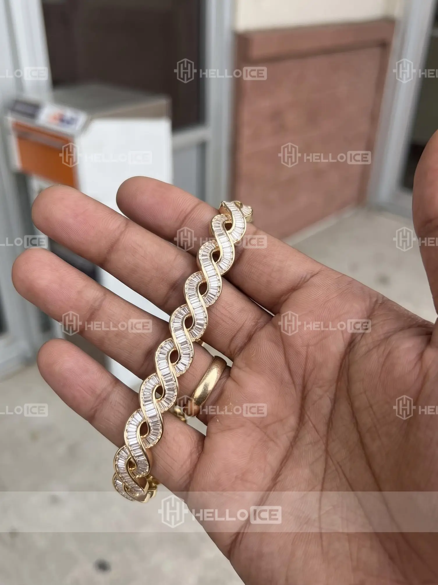 Helloice Review Image