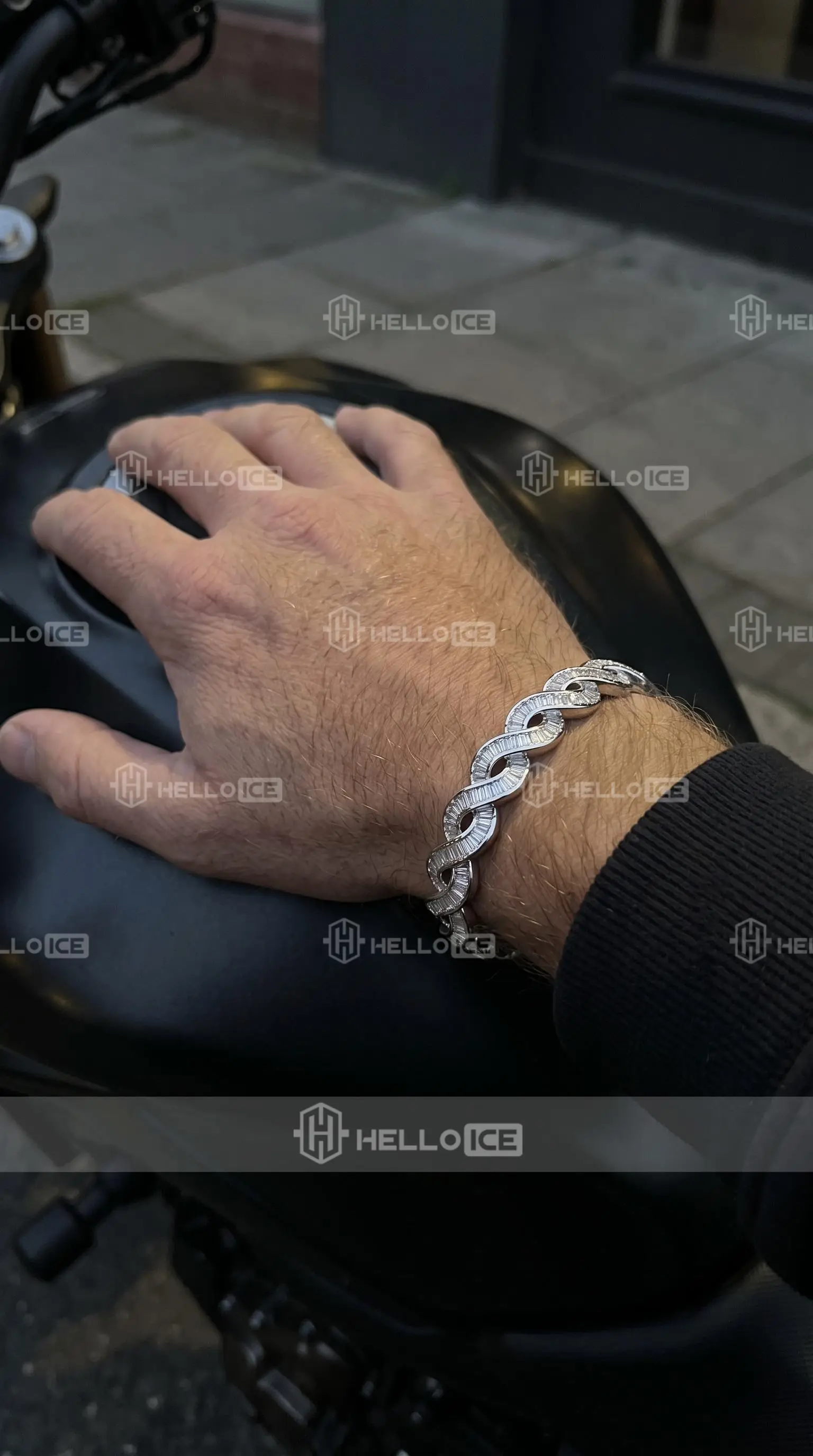 Helloice Review Image