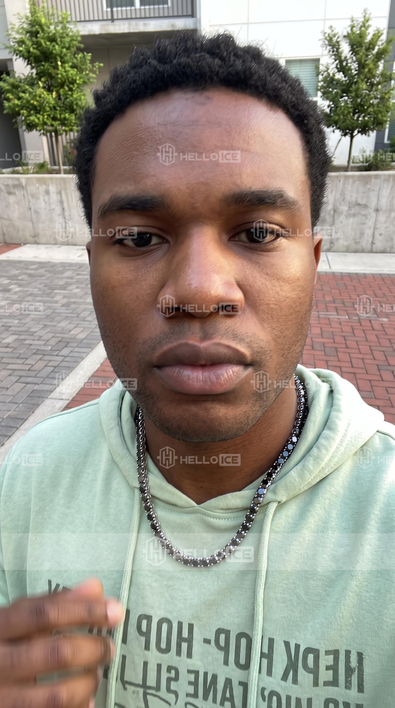 Helloice Review Image