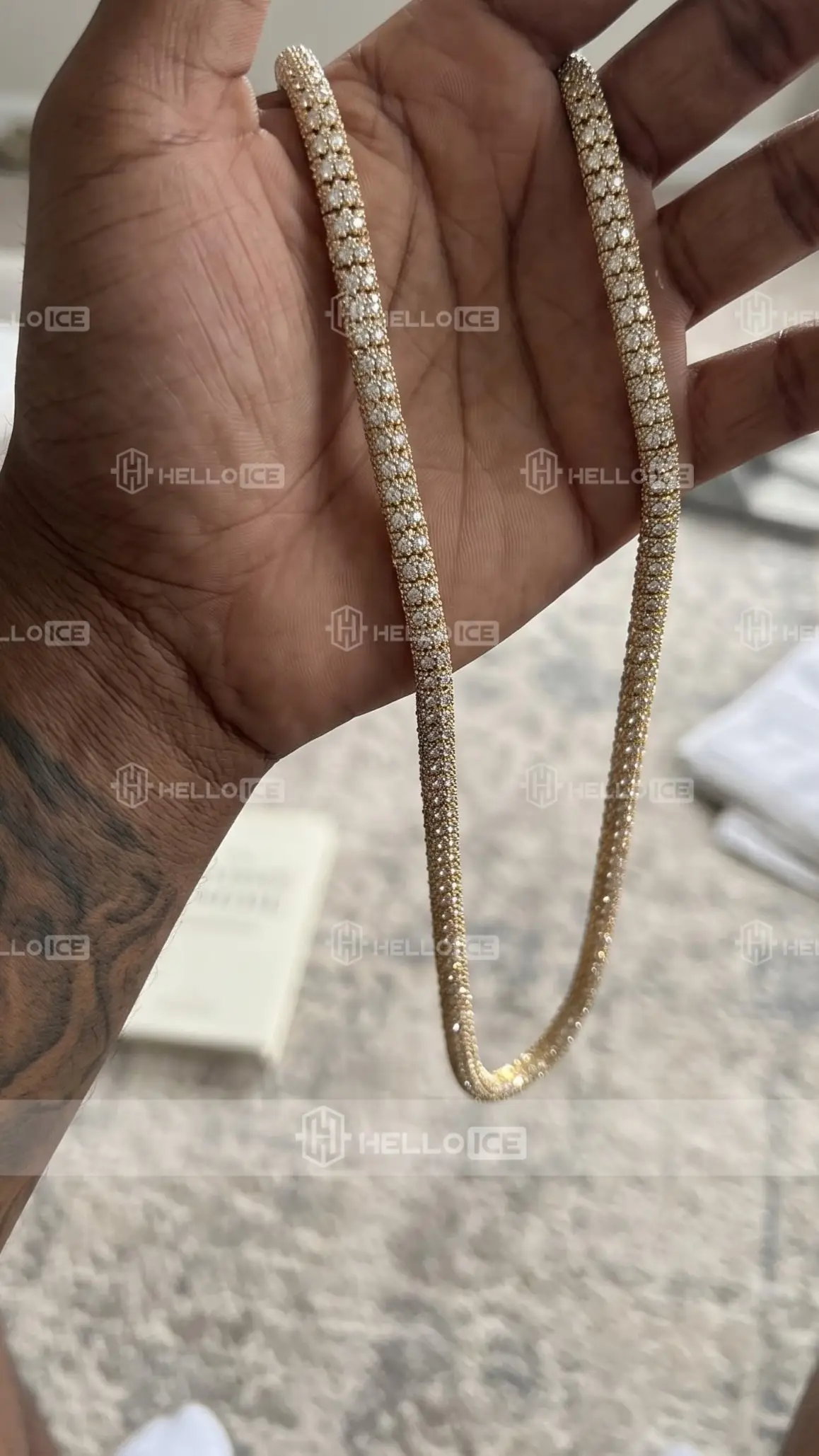 Helloice Review Image