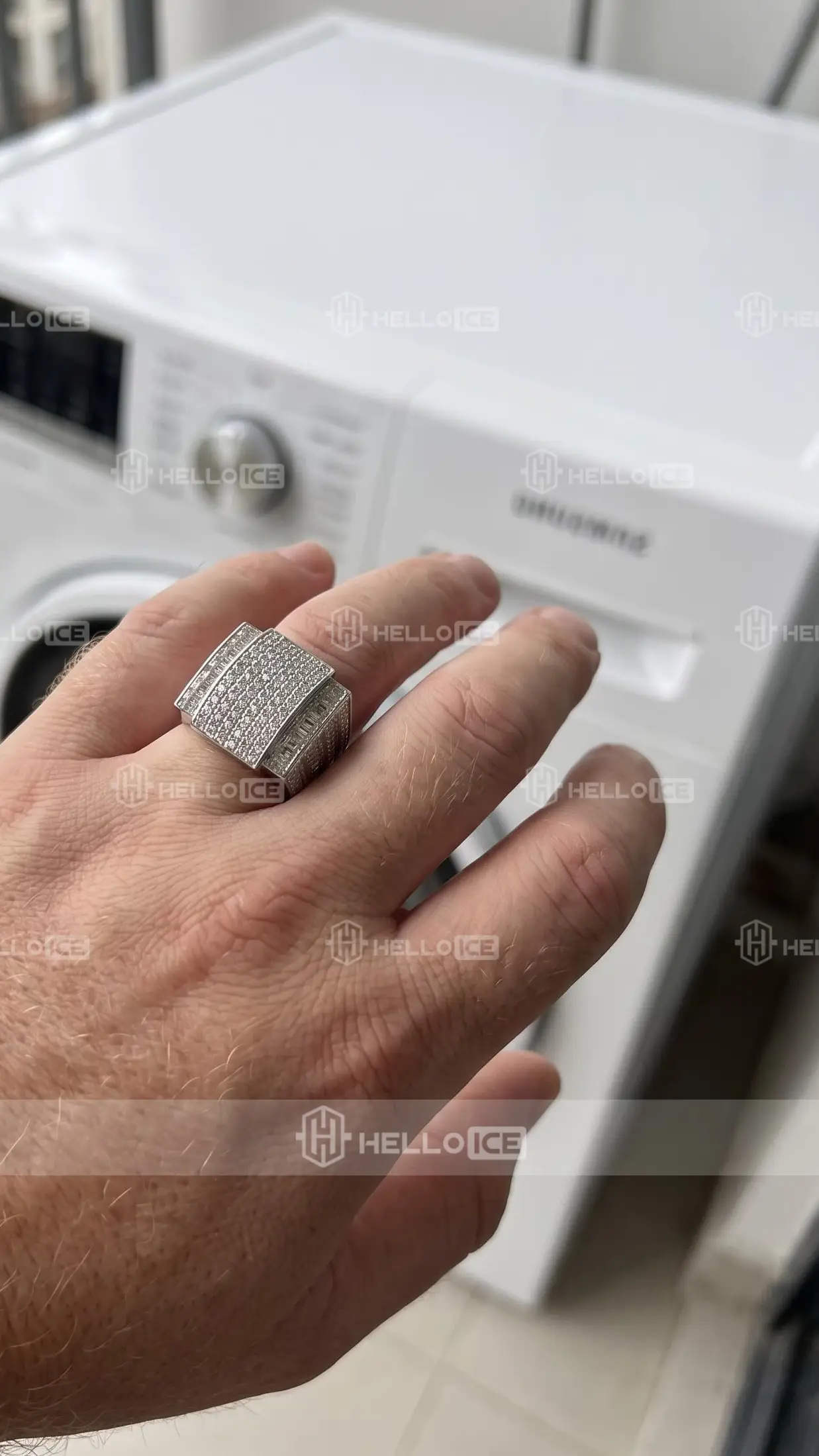 Helloice Review Image