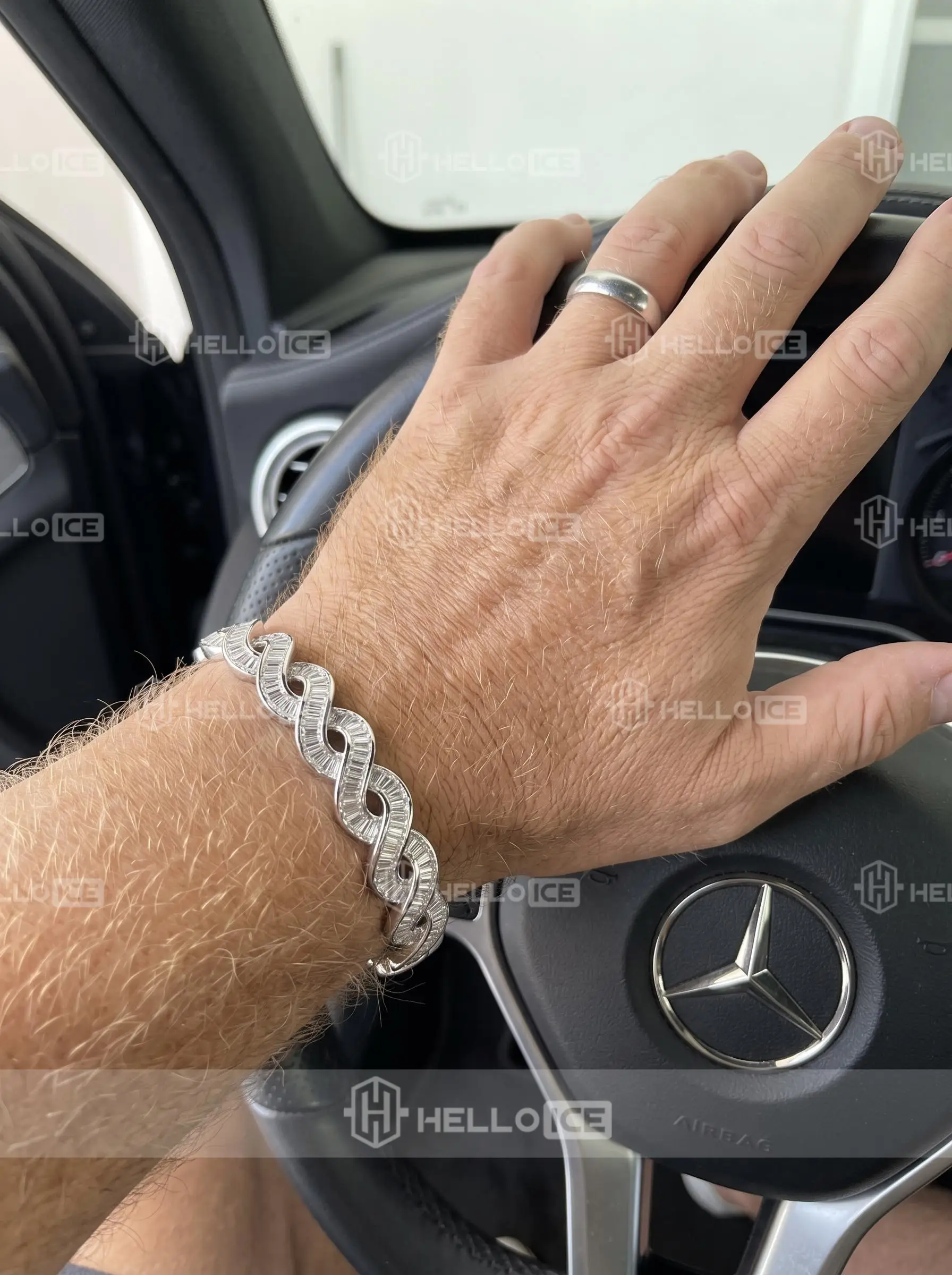 Helloice Review Image