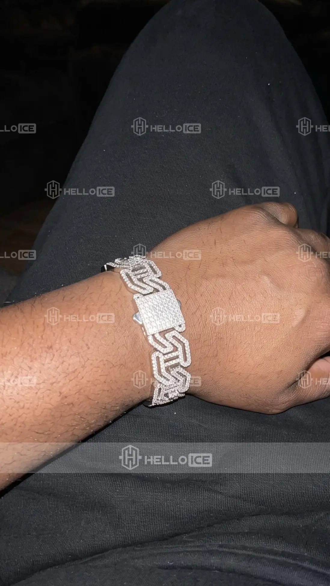 Helloice Review Image