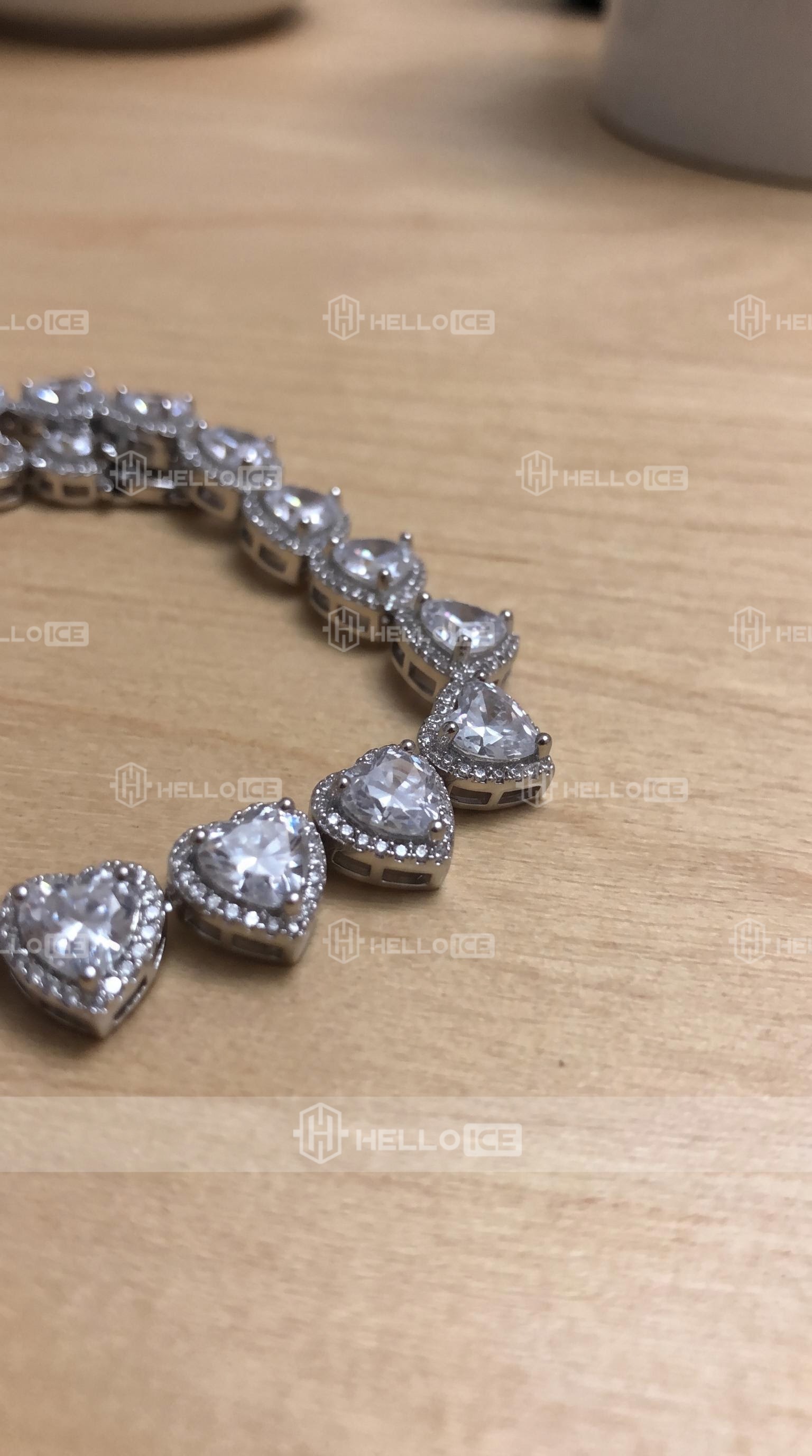 Helloice Review Image