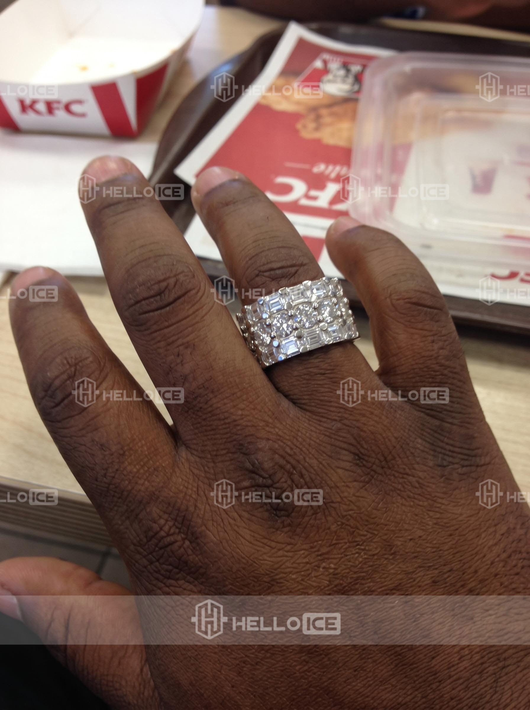 Helloice Review Image