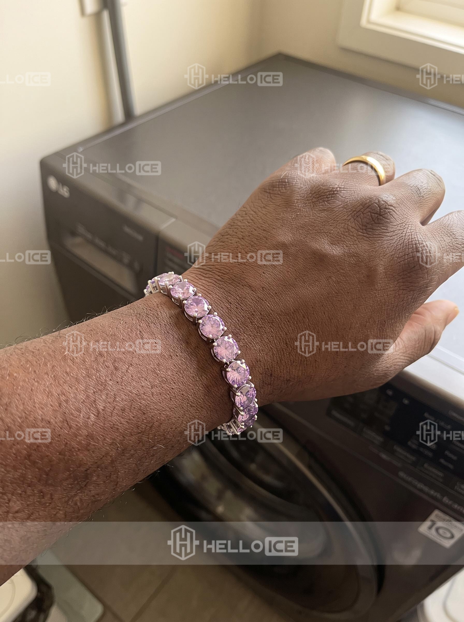 Helloice Review Image