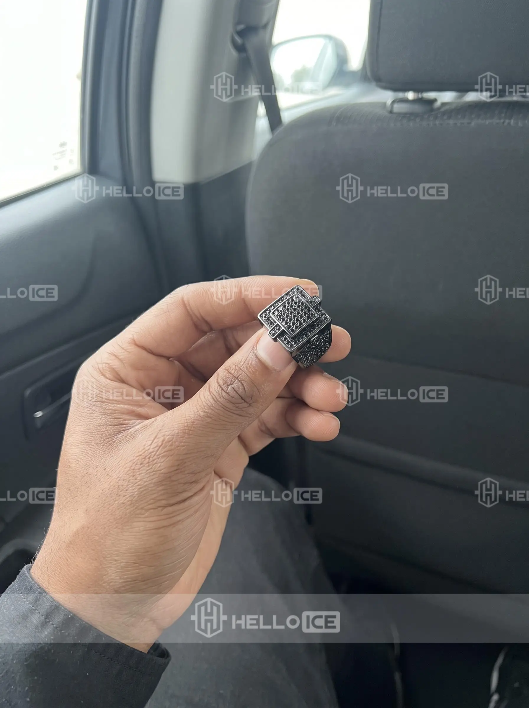 Helloice Review Image
